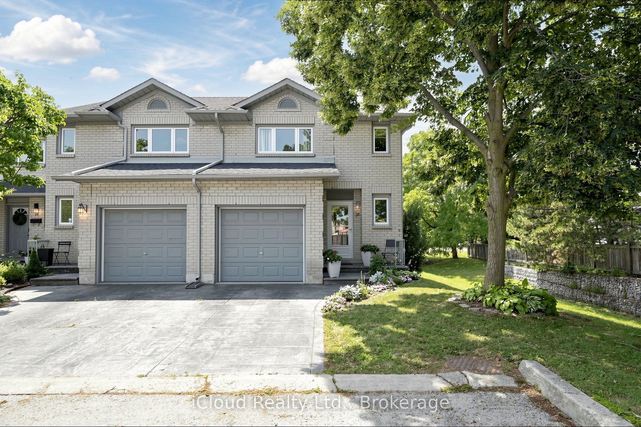 Unit 16 1 Royalwood Court photo 1