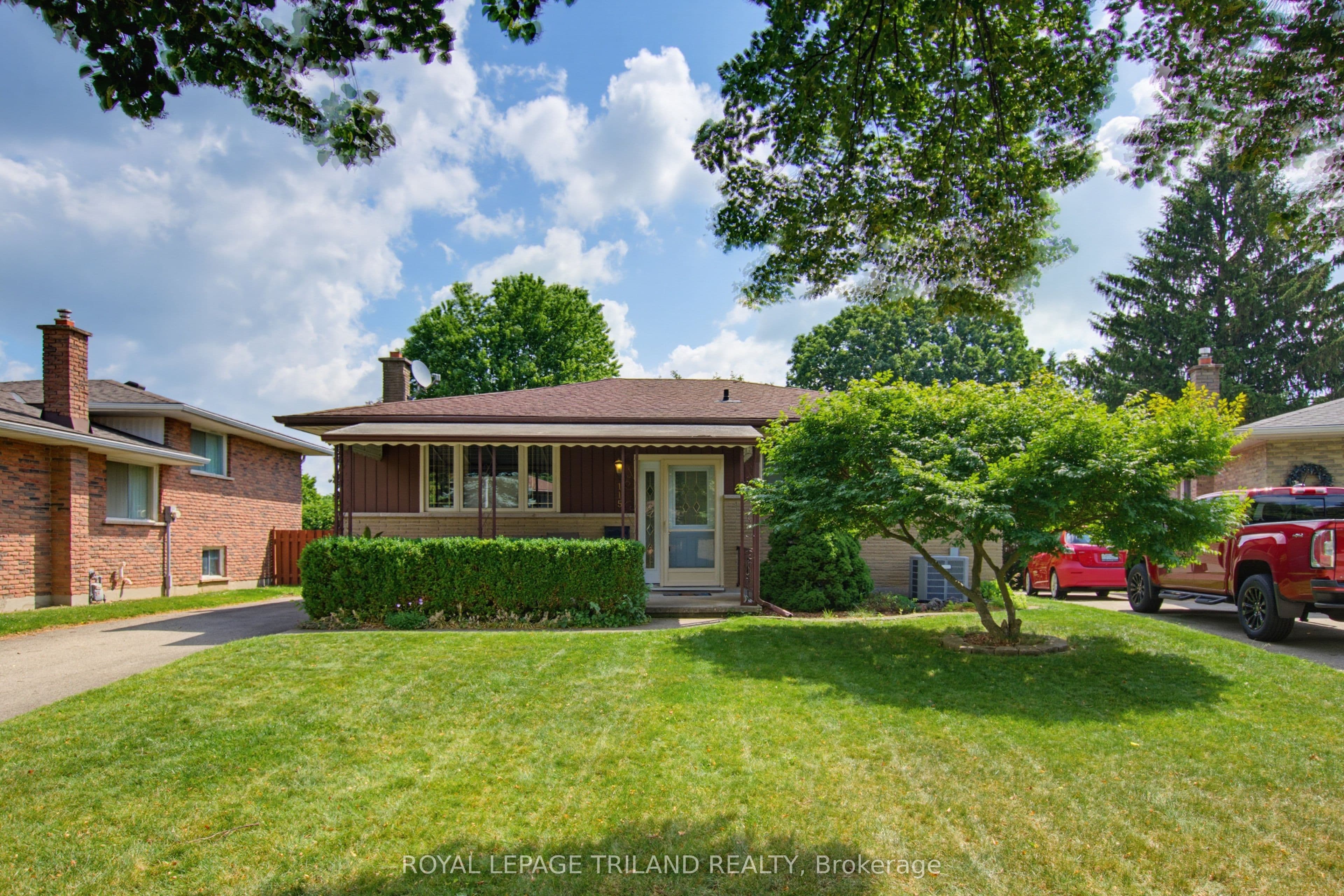 115 Champlain Crescent photo 1