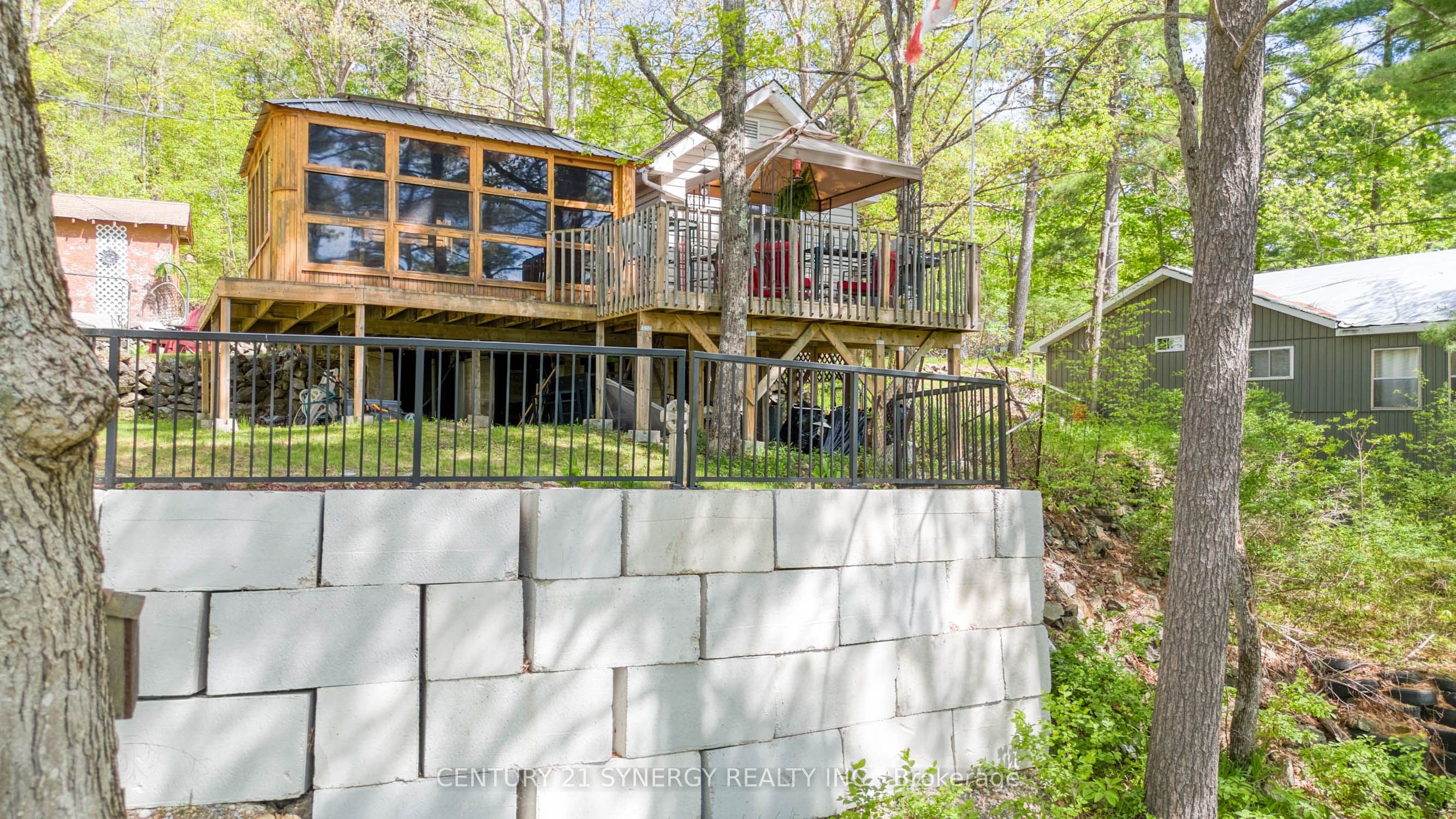 664 Raby Road photo 1