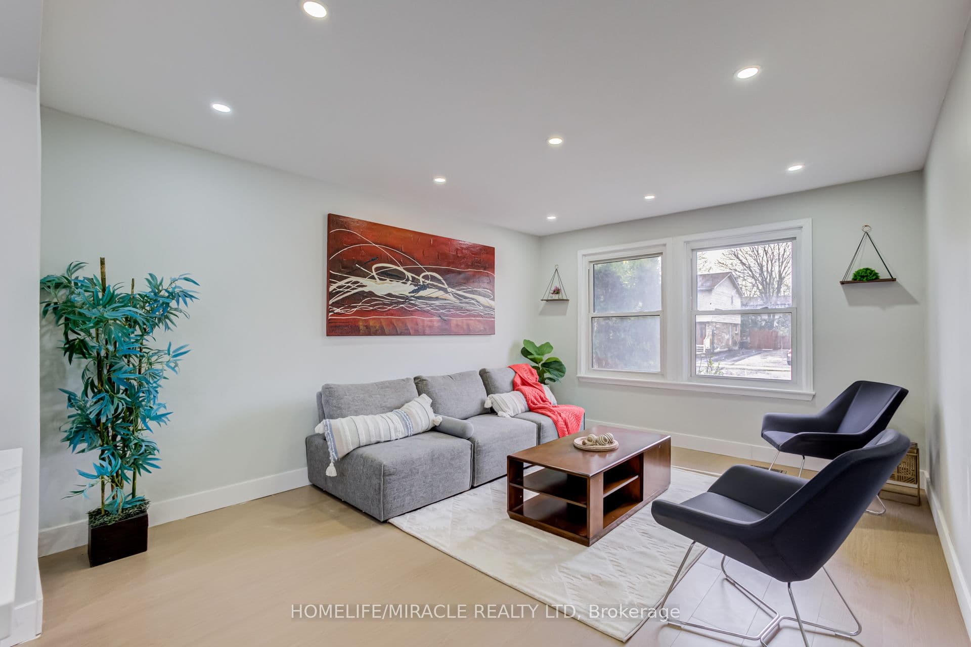122 Ormond Drive photo 1