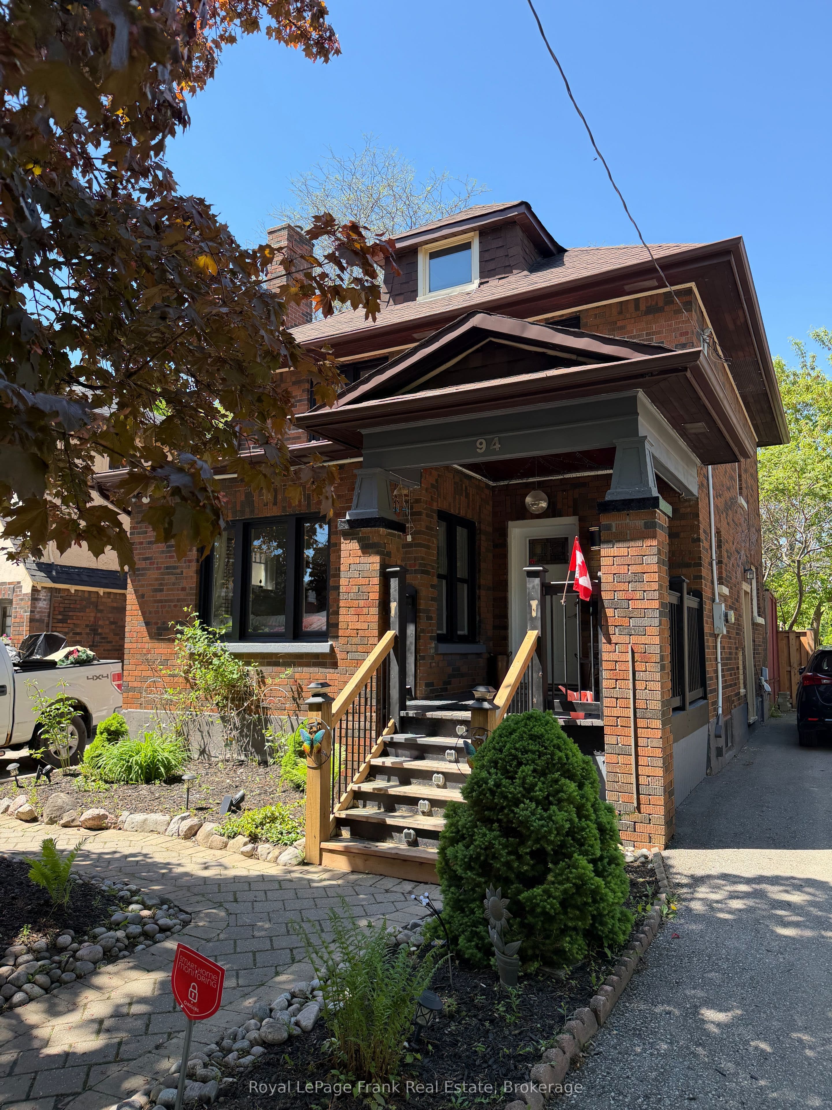 94 Roxborough Avenue photo 1