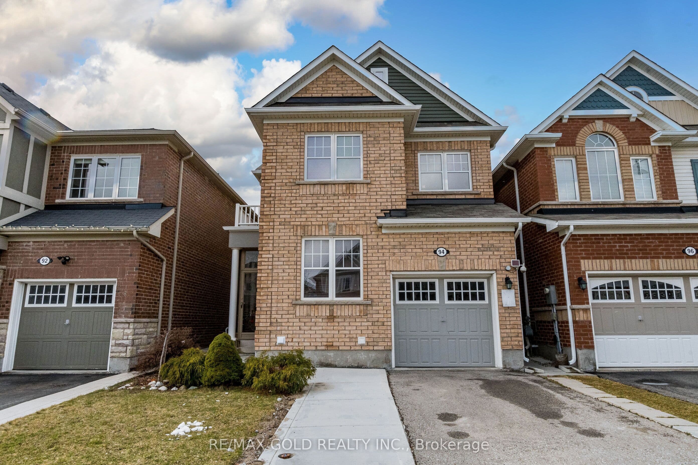 94 Robert Parkinson Drive photo 1
