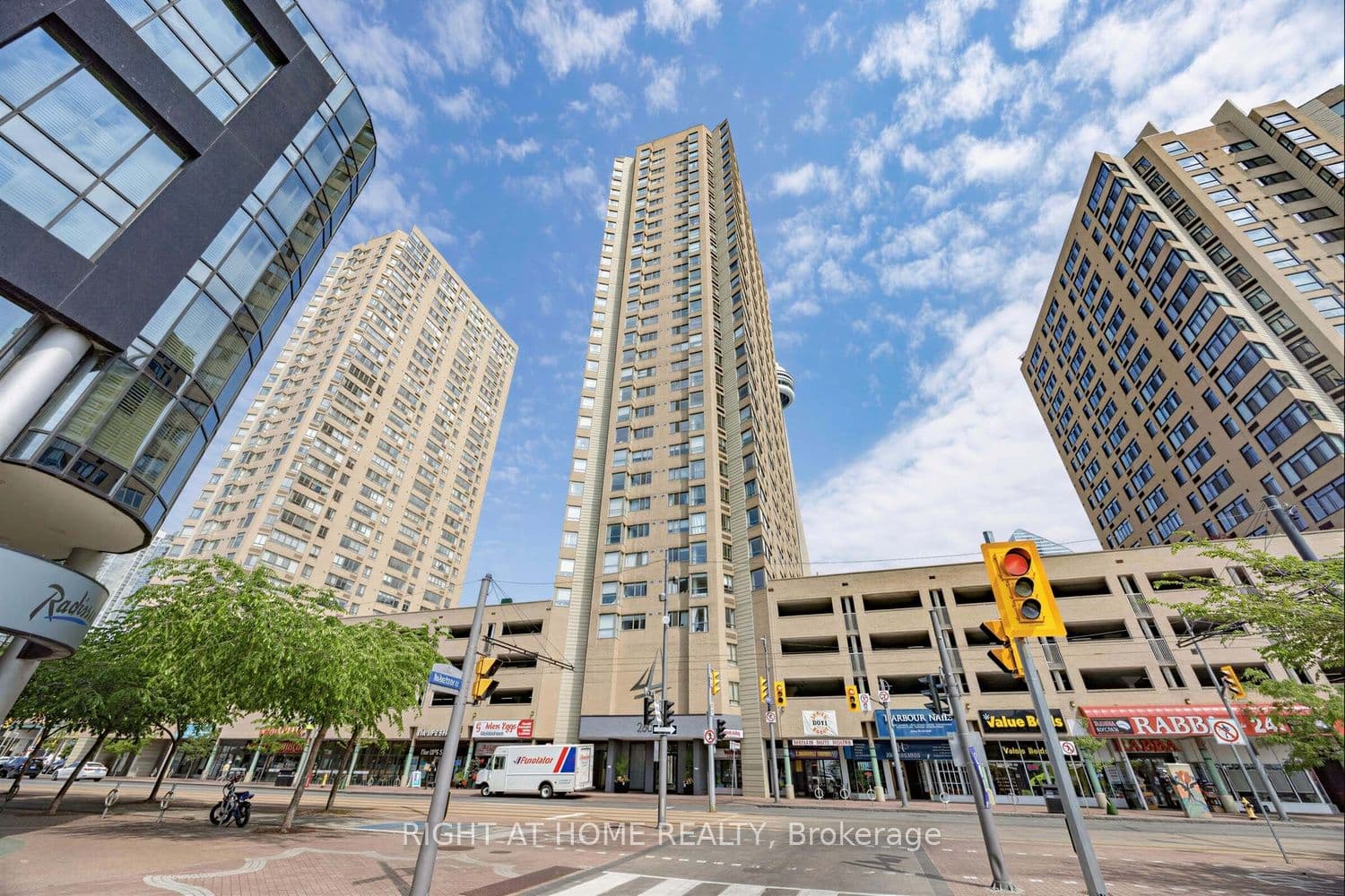 Unit 1906 260 Queens Quay photo 1