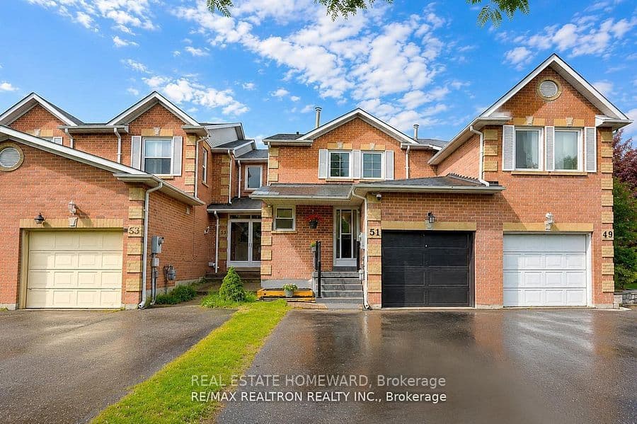 51 Steepleview Crescent photo 1
