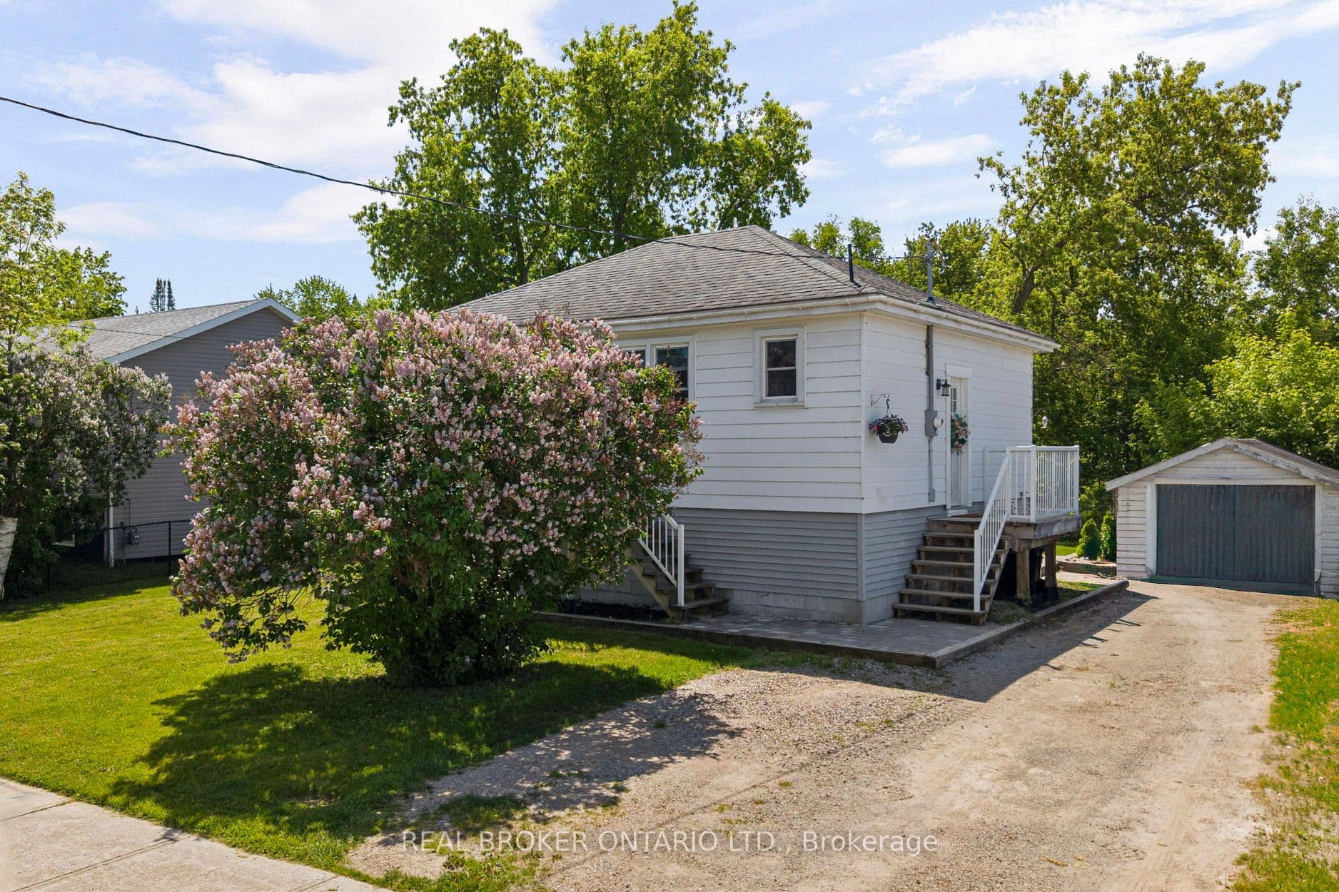13 Sturgeon Bay Road photo 1