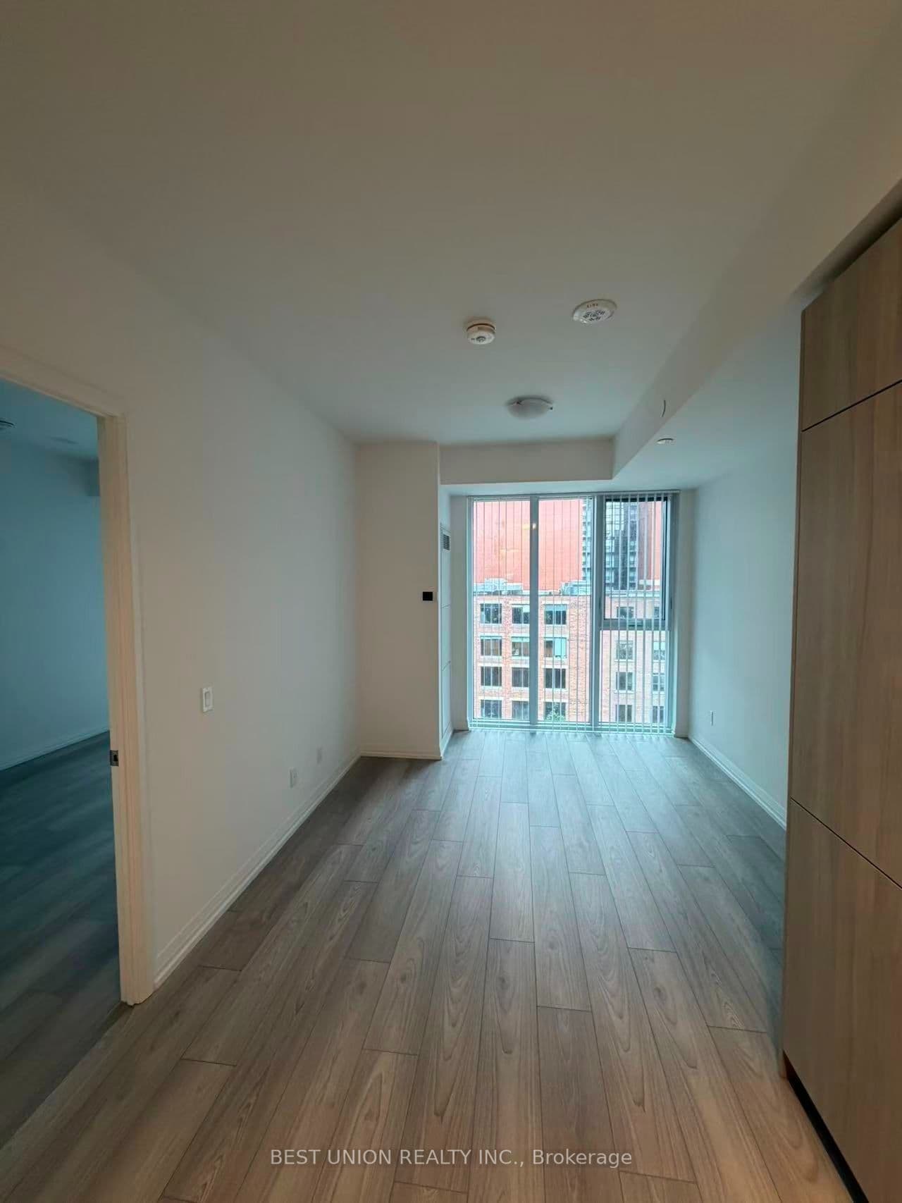 Unit 605 400 King Street photo 1