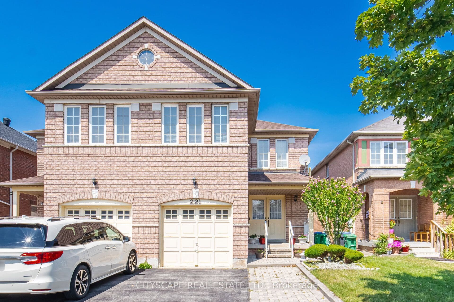 221 Richvale Drive photo 1