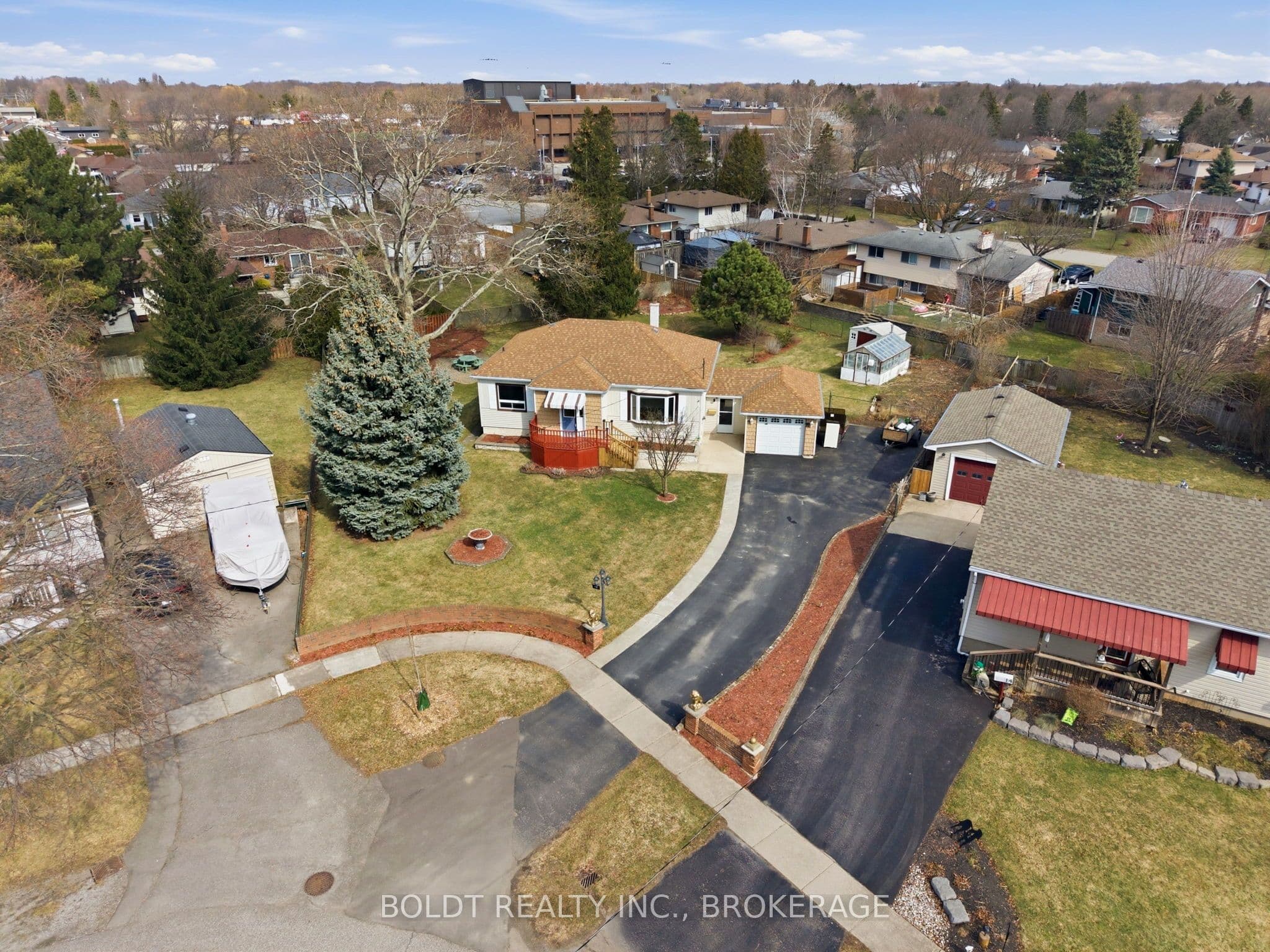 16 Grammar Avenue photo 1