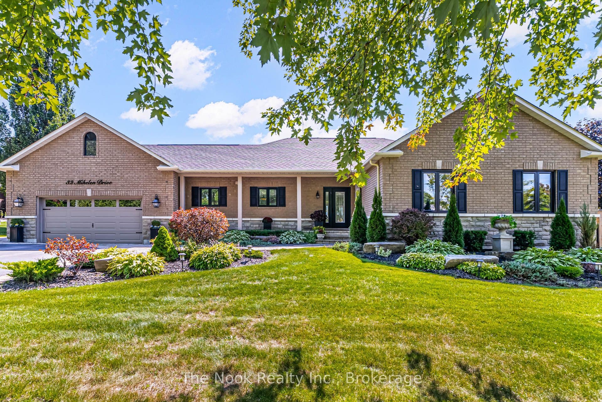 32 Mikelen Drive photo 1