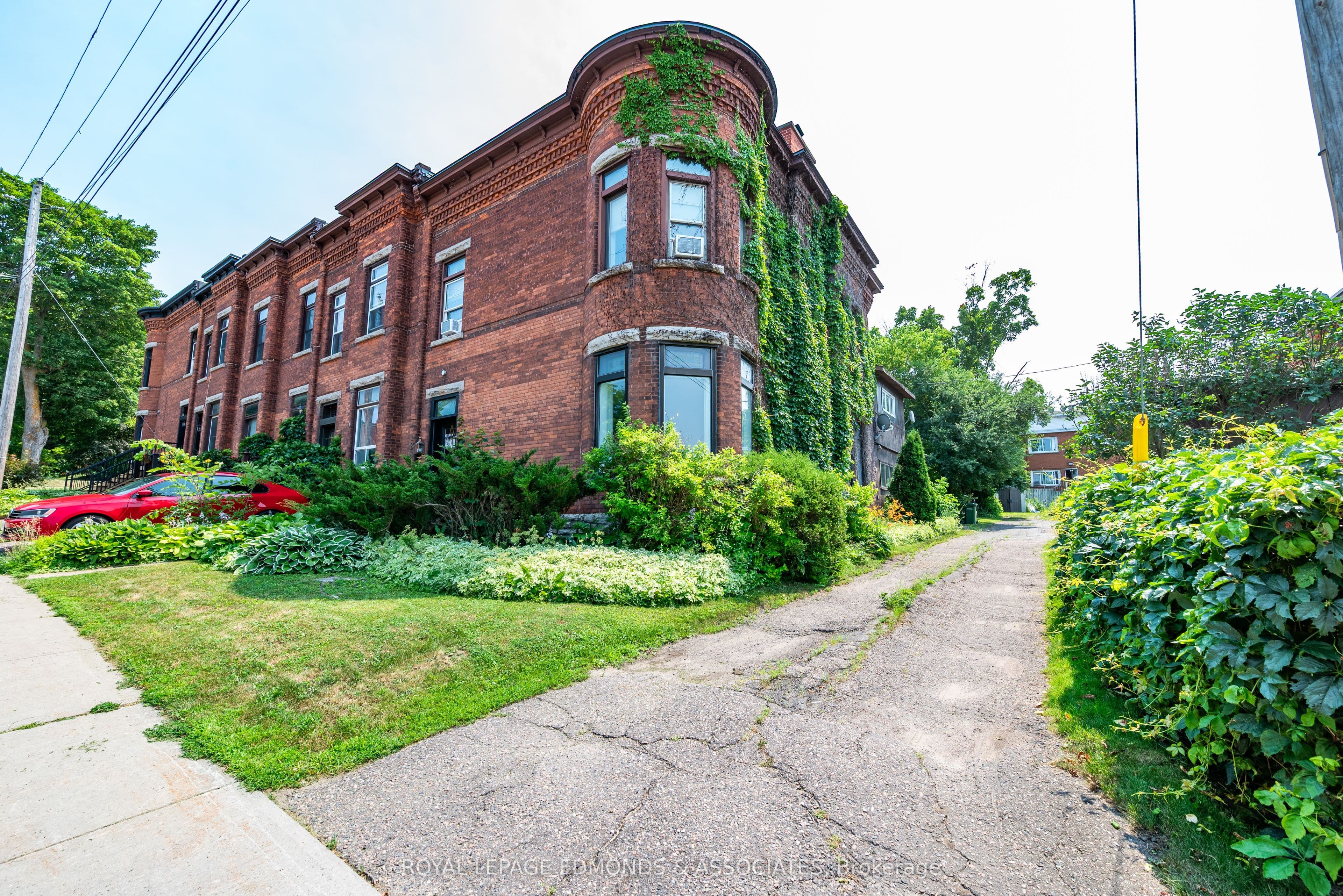 188 Esther Street photo 1