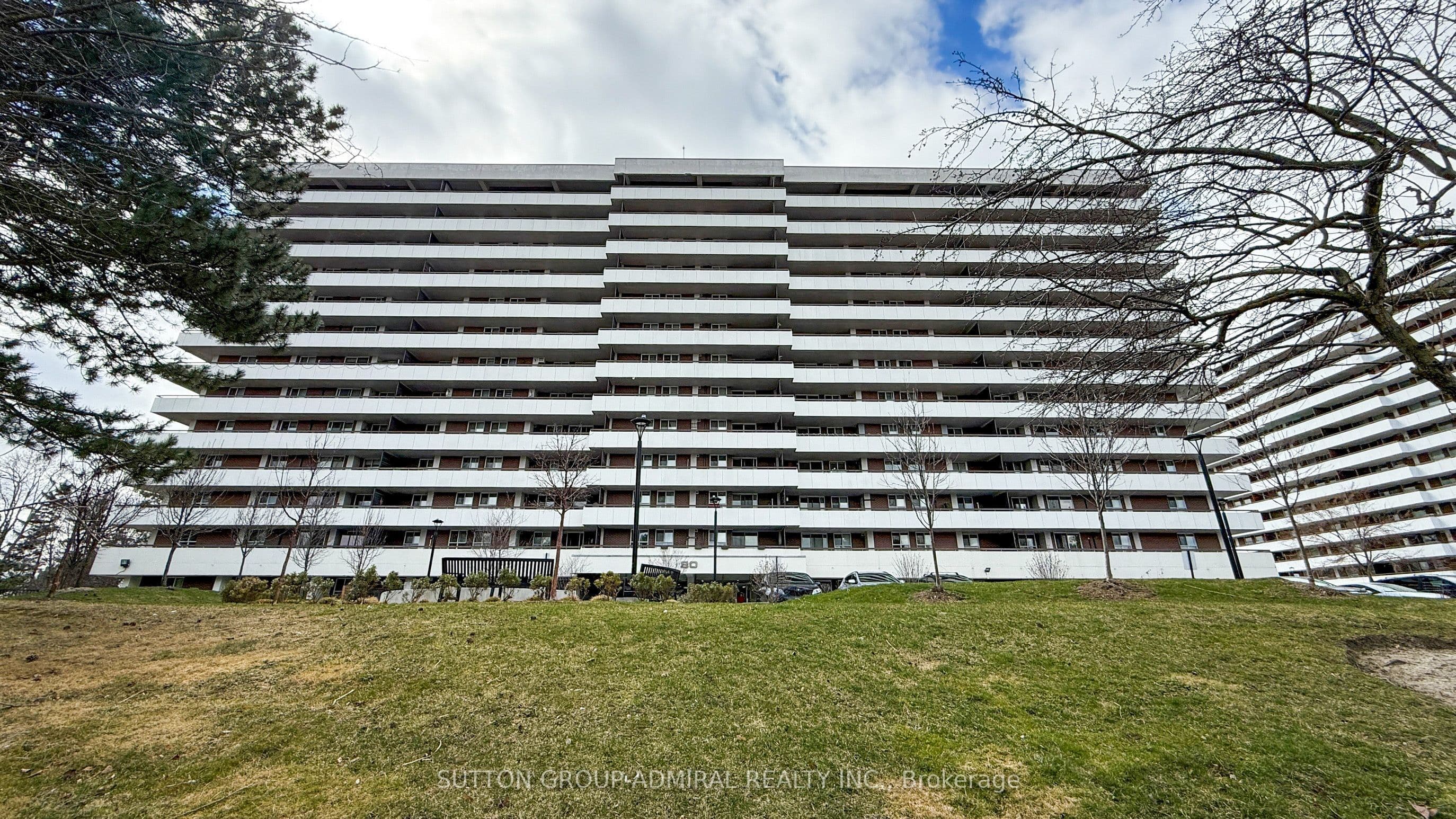 Unit 1011 80 Inverlochy Boulevard photo 1