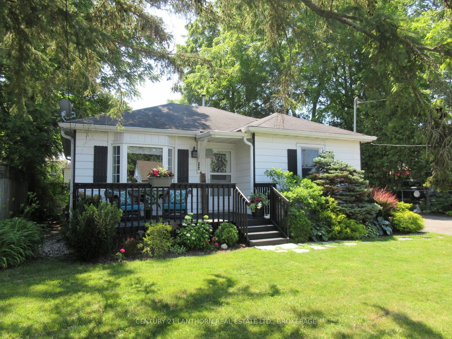 240 Thomas Street photo 1