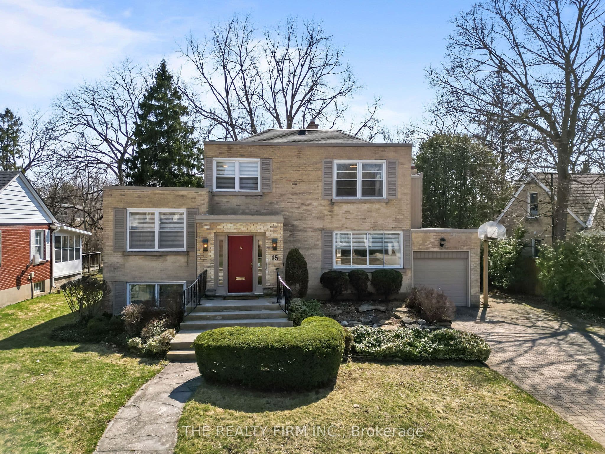 15 Mayfair Drive photo 1