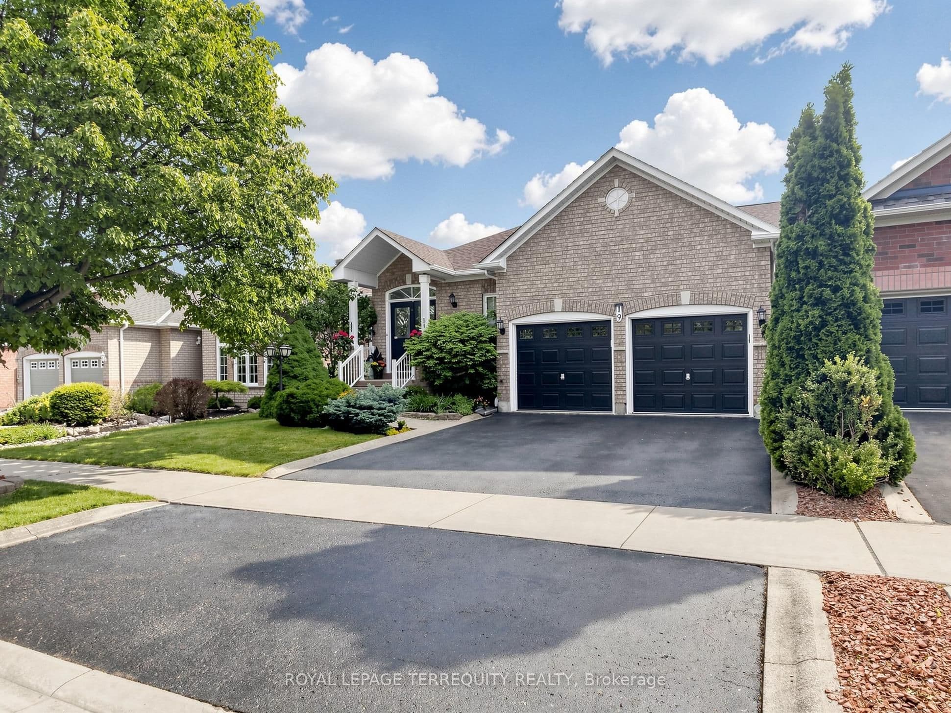 19 Johnson Crescent photo 1