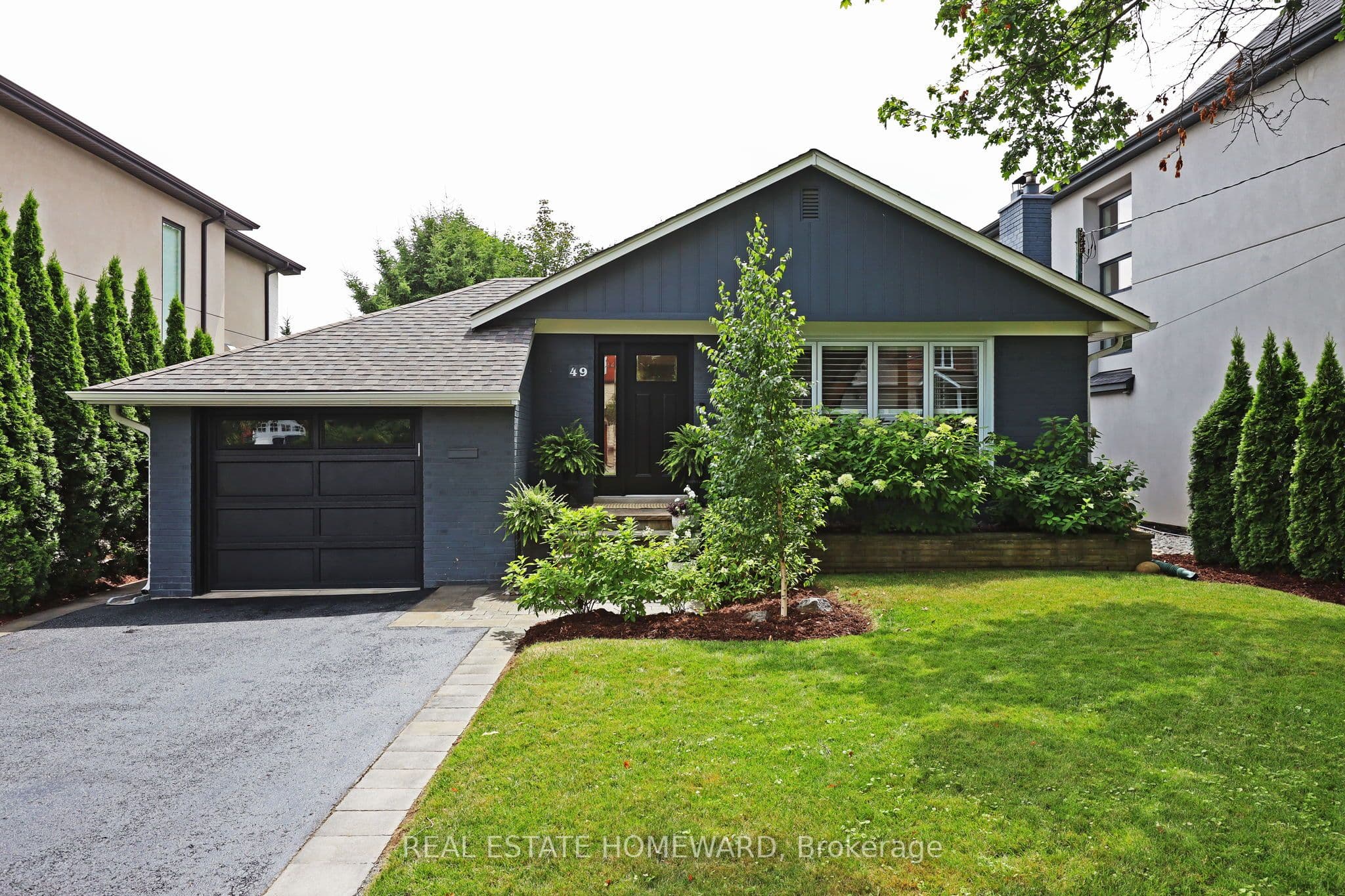 49 Greenfield Drive photo 1