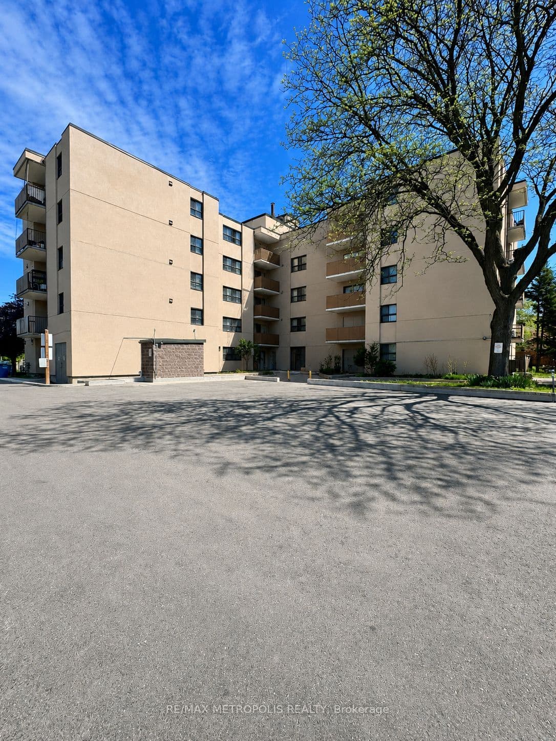 Unit 106 1445 Wilson Avenue photo 1