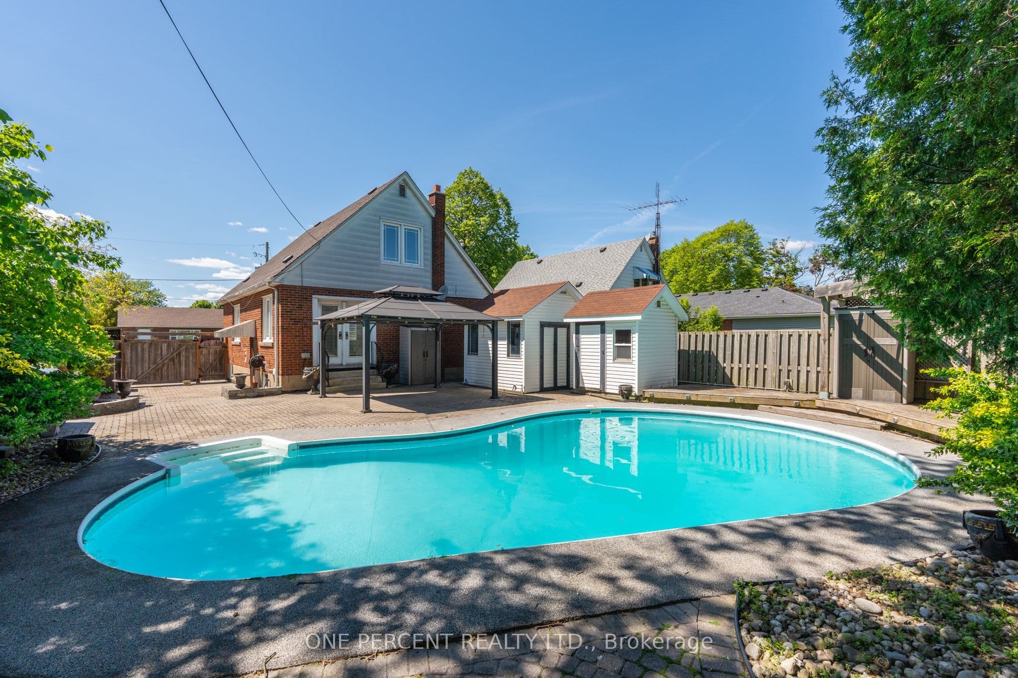 27 Delevan Crescent photo 1