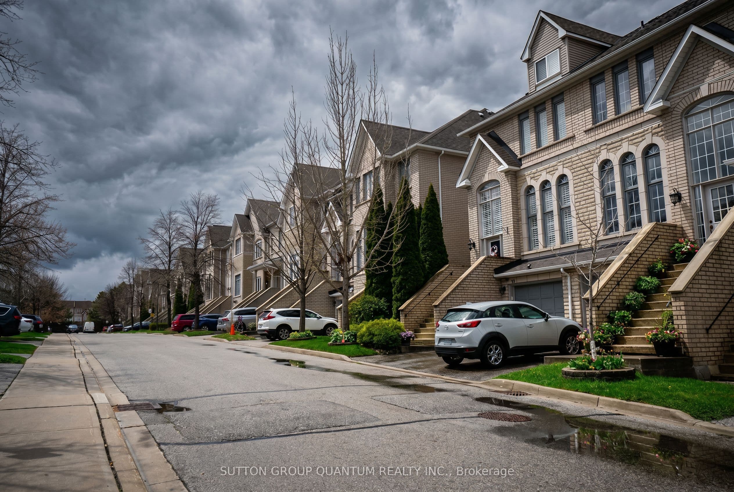 Unit 26 5525 Palmerston Crescent photo 1