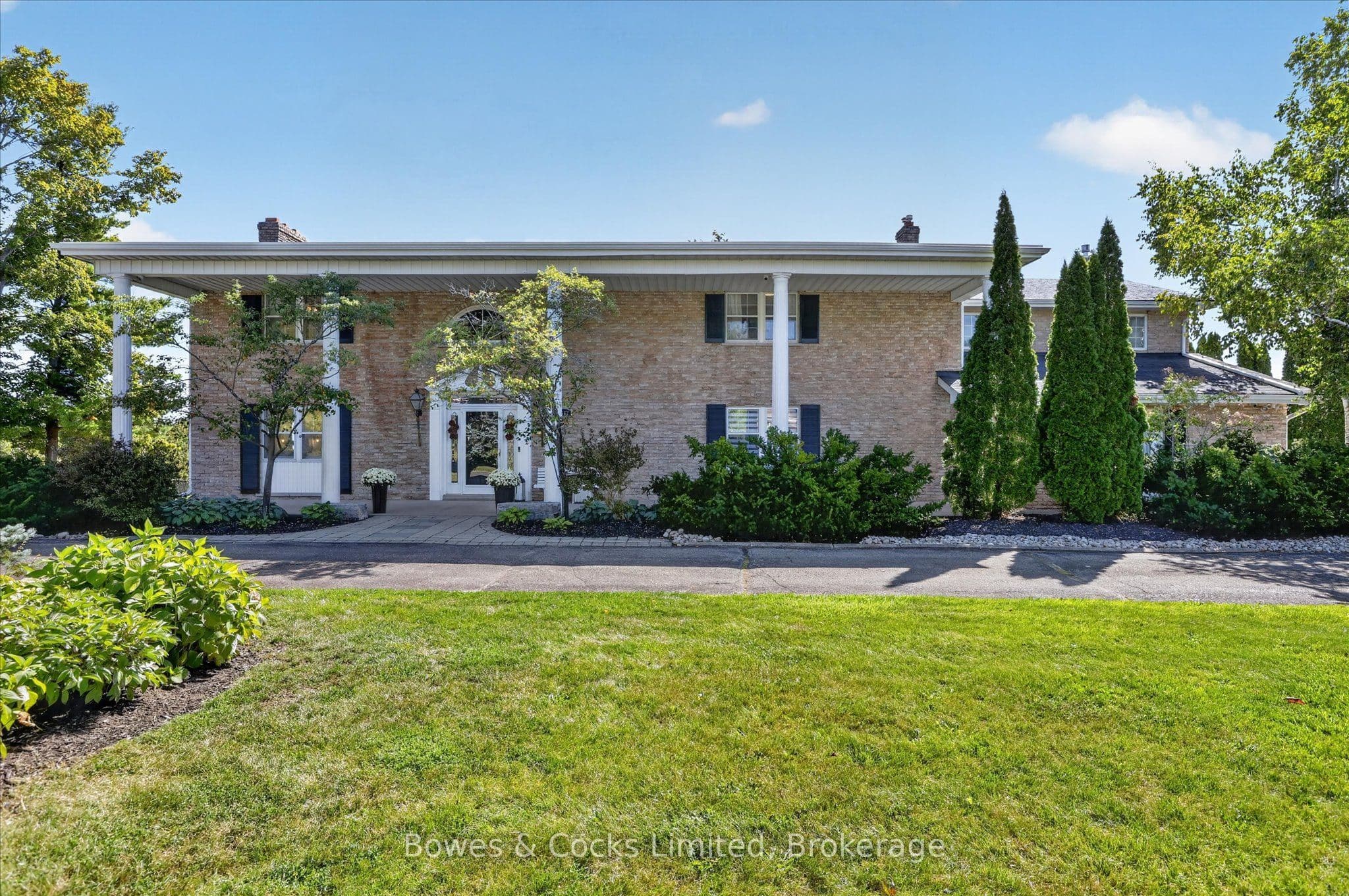 1562 Champlain Drive photo 1