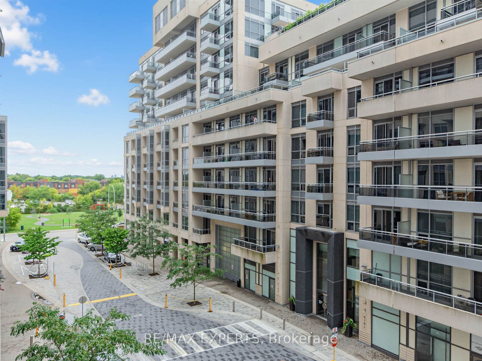 Unit 408 9201 Yonge Street photo 1