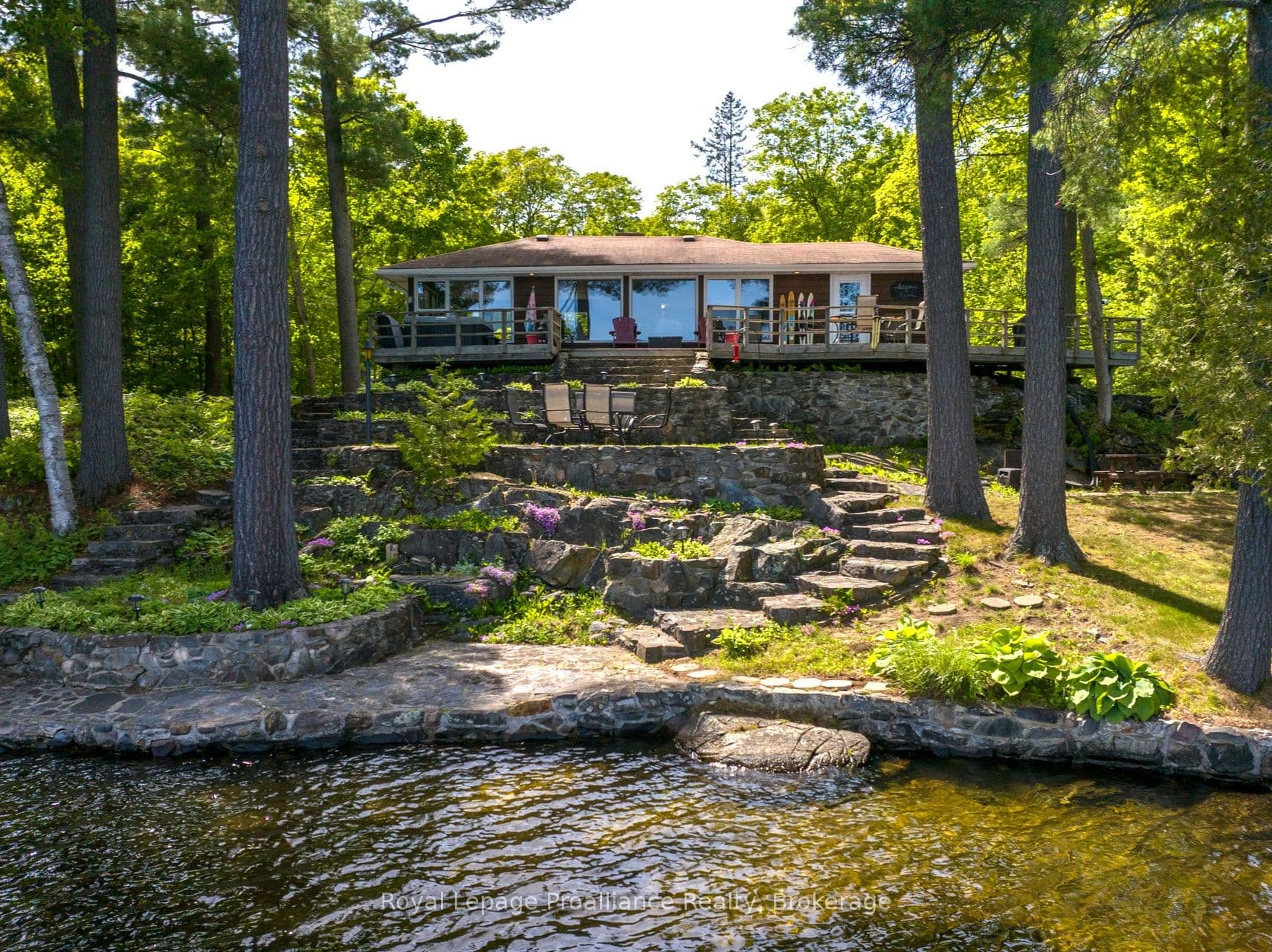 1022 Fosters Lane photo 1