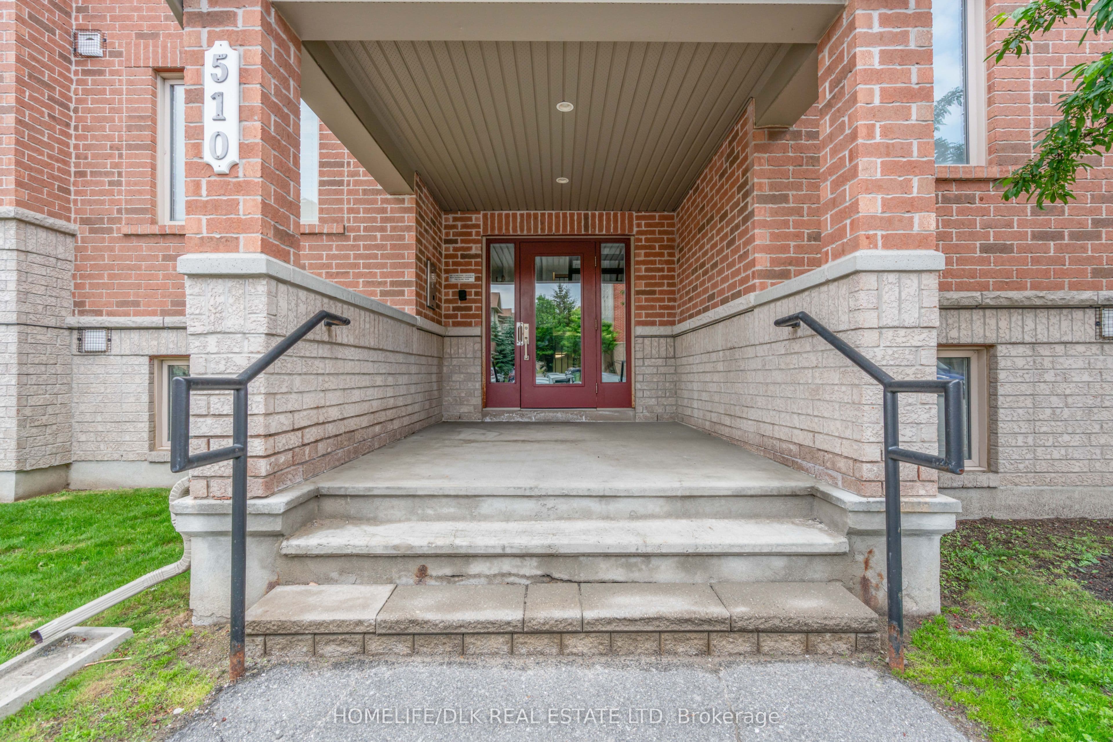 Unit 2 510 Stonefield Private photo 1