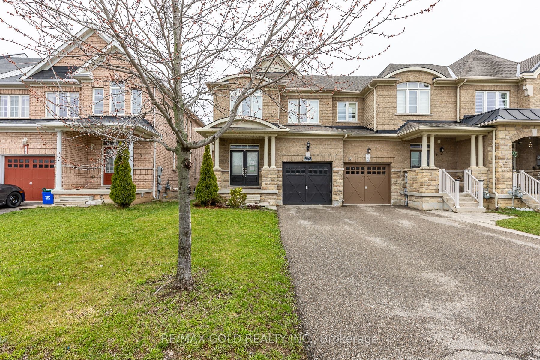 943 Transom Crescent photo 1
