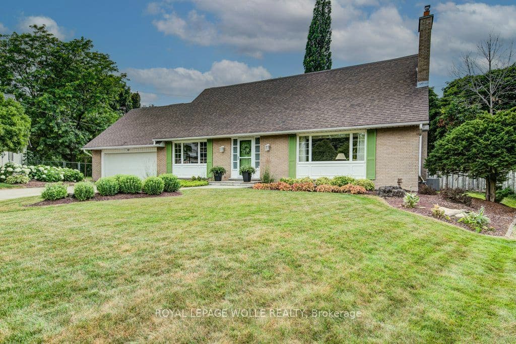 97 Somerset Crescent photo 1