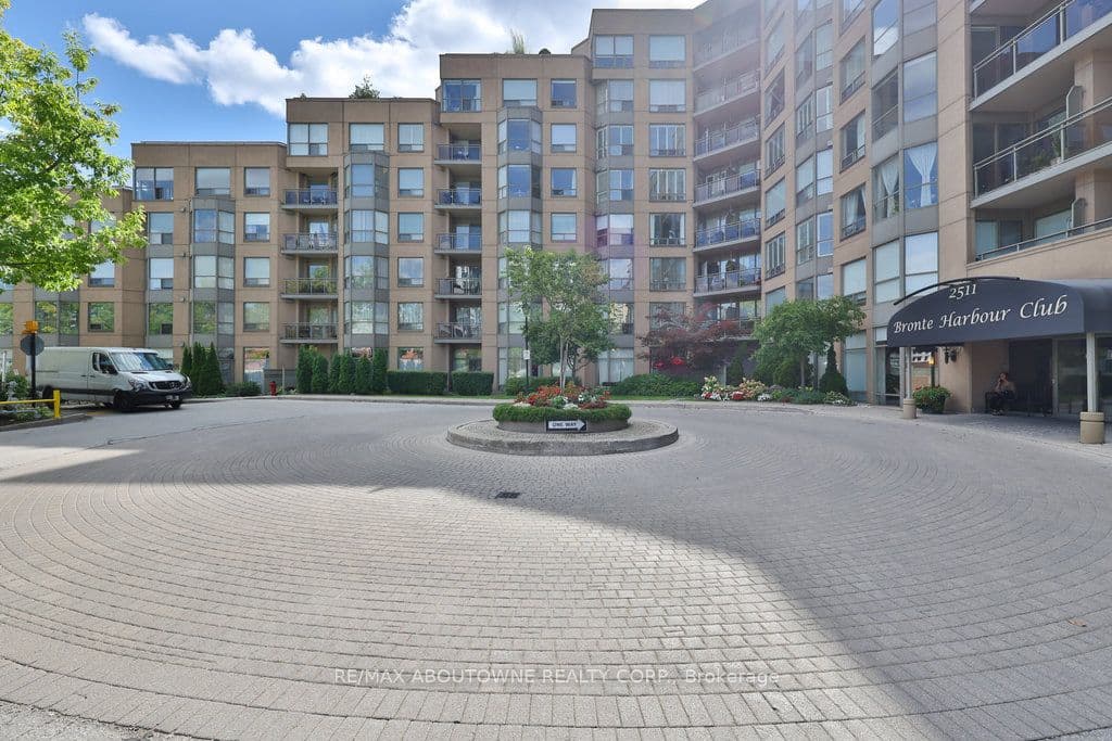 Unit 801 2511 Lakeshore Road photo 1