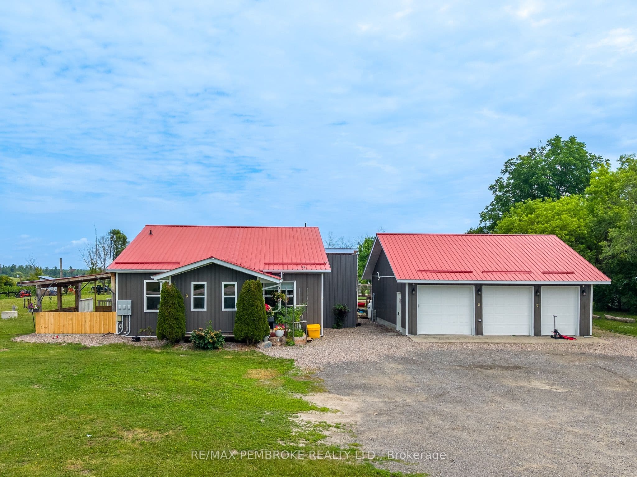 1890 Queensline Road photo 1