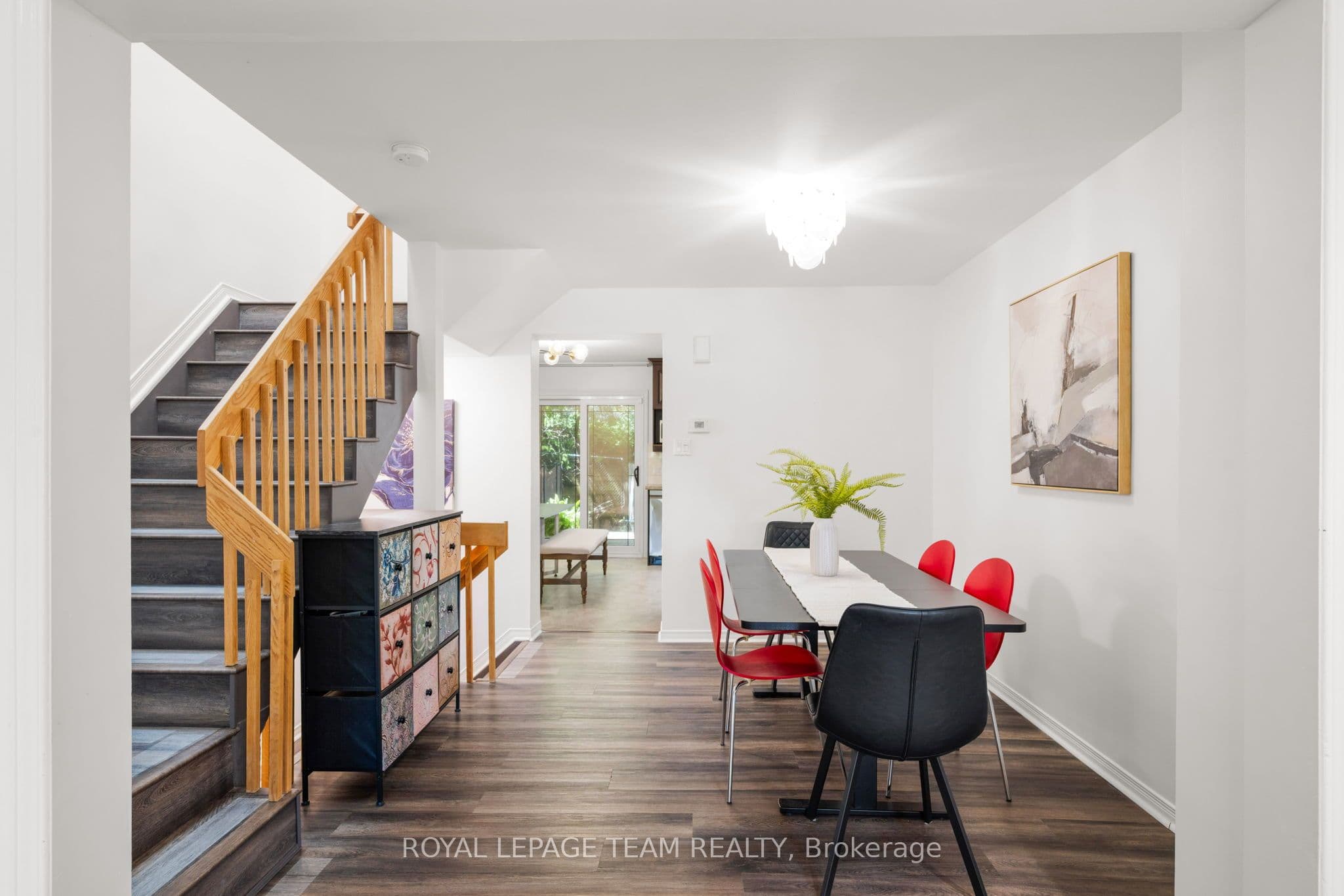 212 Provender Avenue photo 1