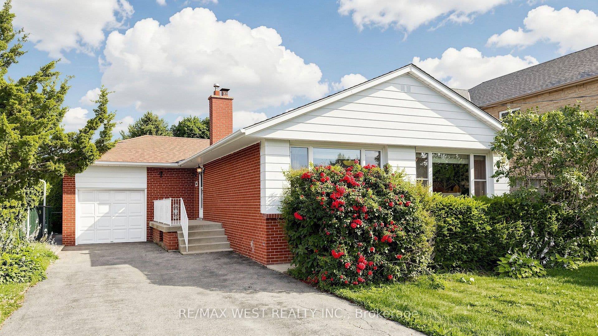 32 Allonsius Drive photo 1