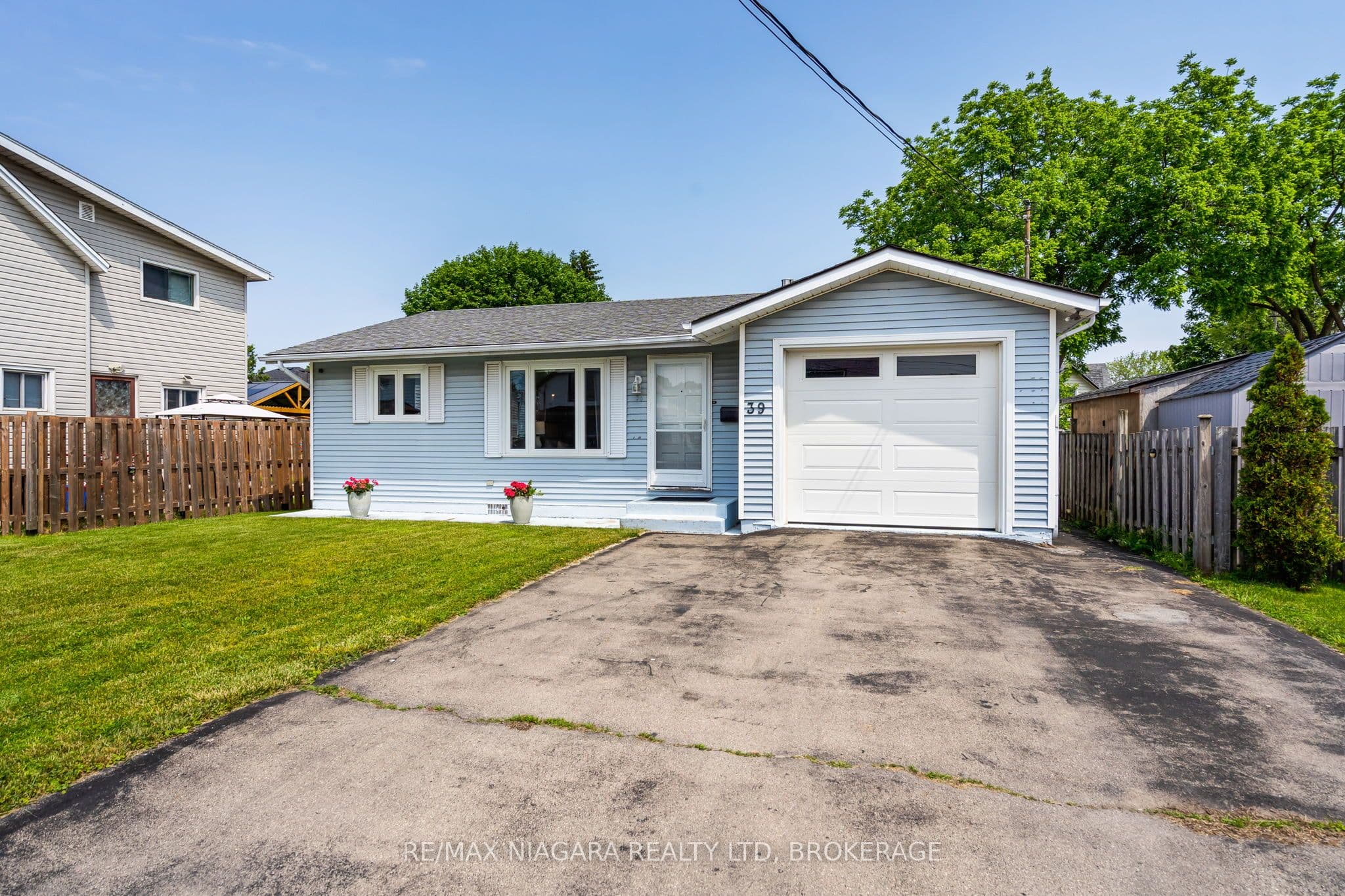 39 Pine Street photo 1
