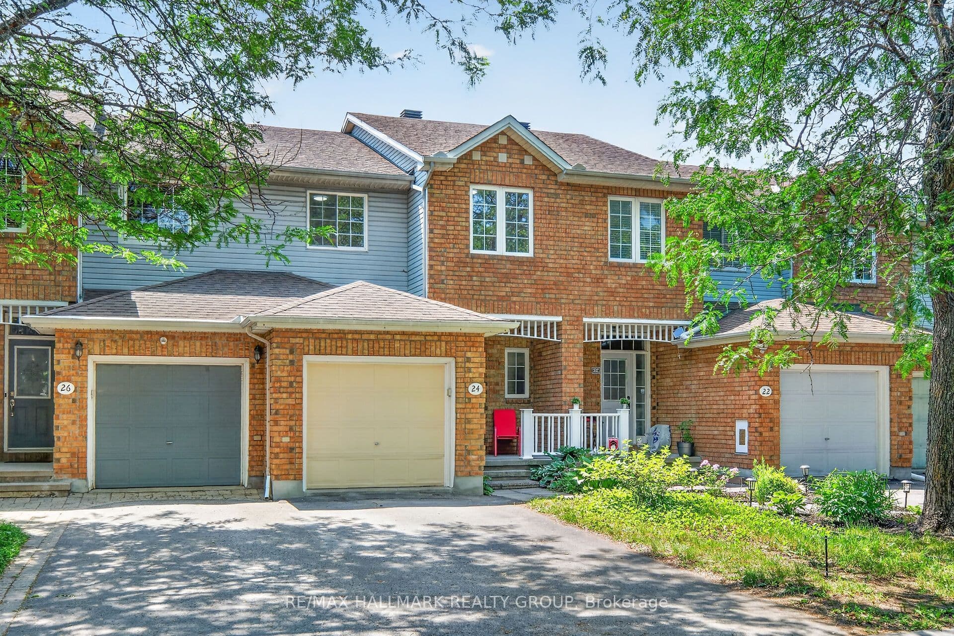 24 Gray Crescent photo 1