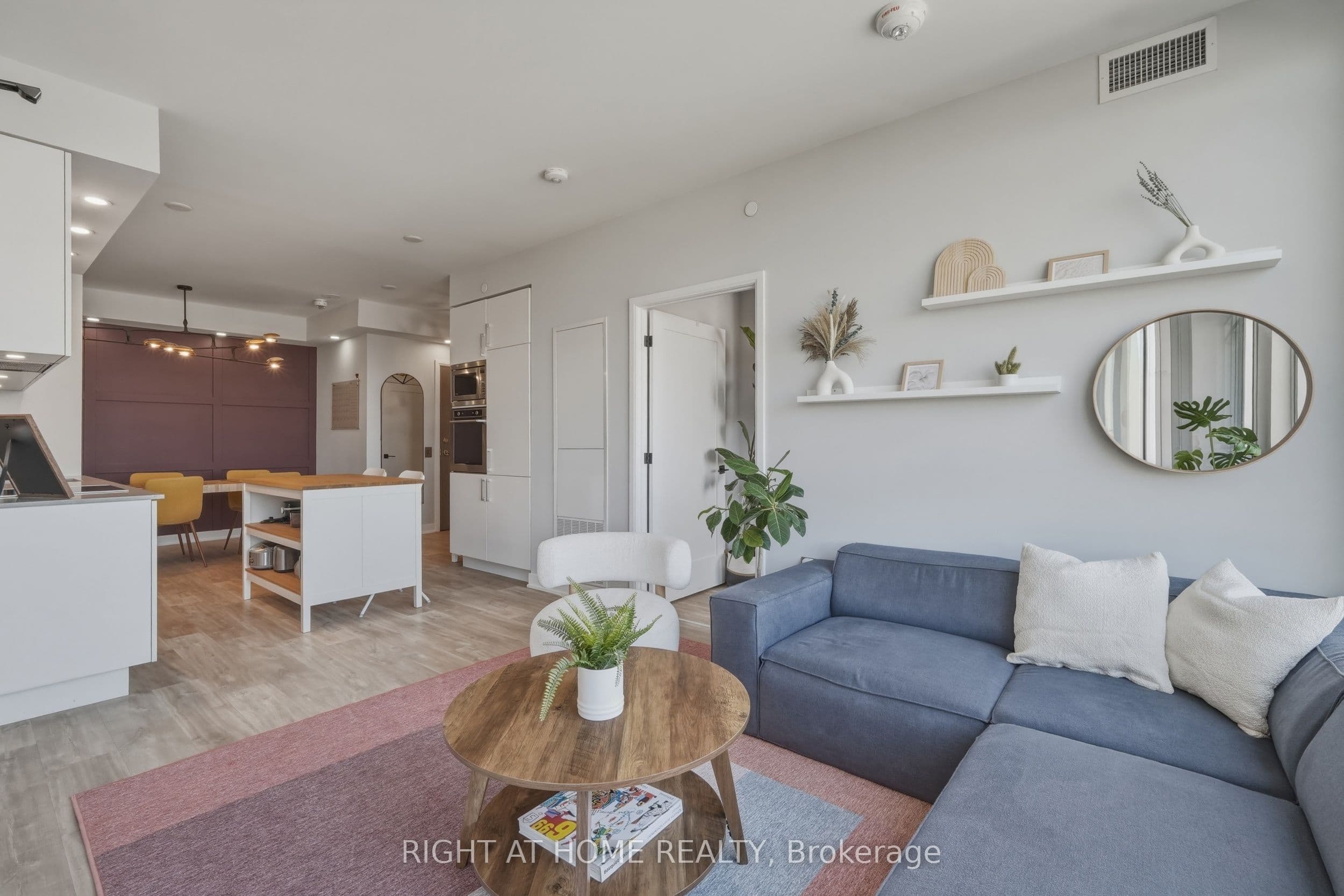 Unit 1701 576 Front Street photo 1