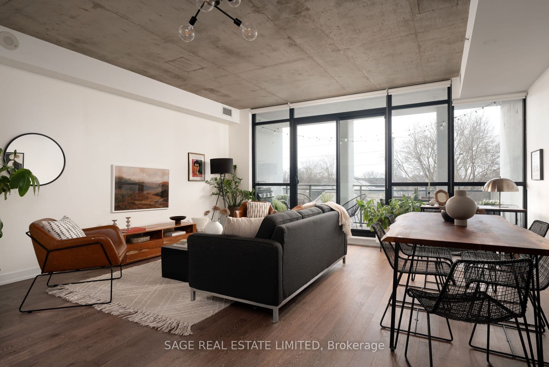 Unit 403 1238 Dundas Street photo 1