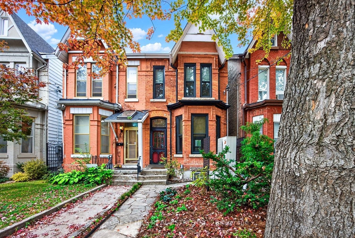 44 Russell Street photo 1
