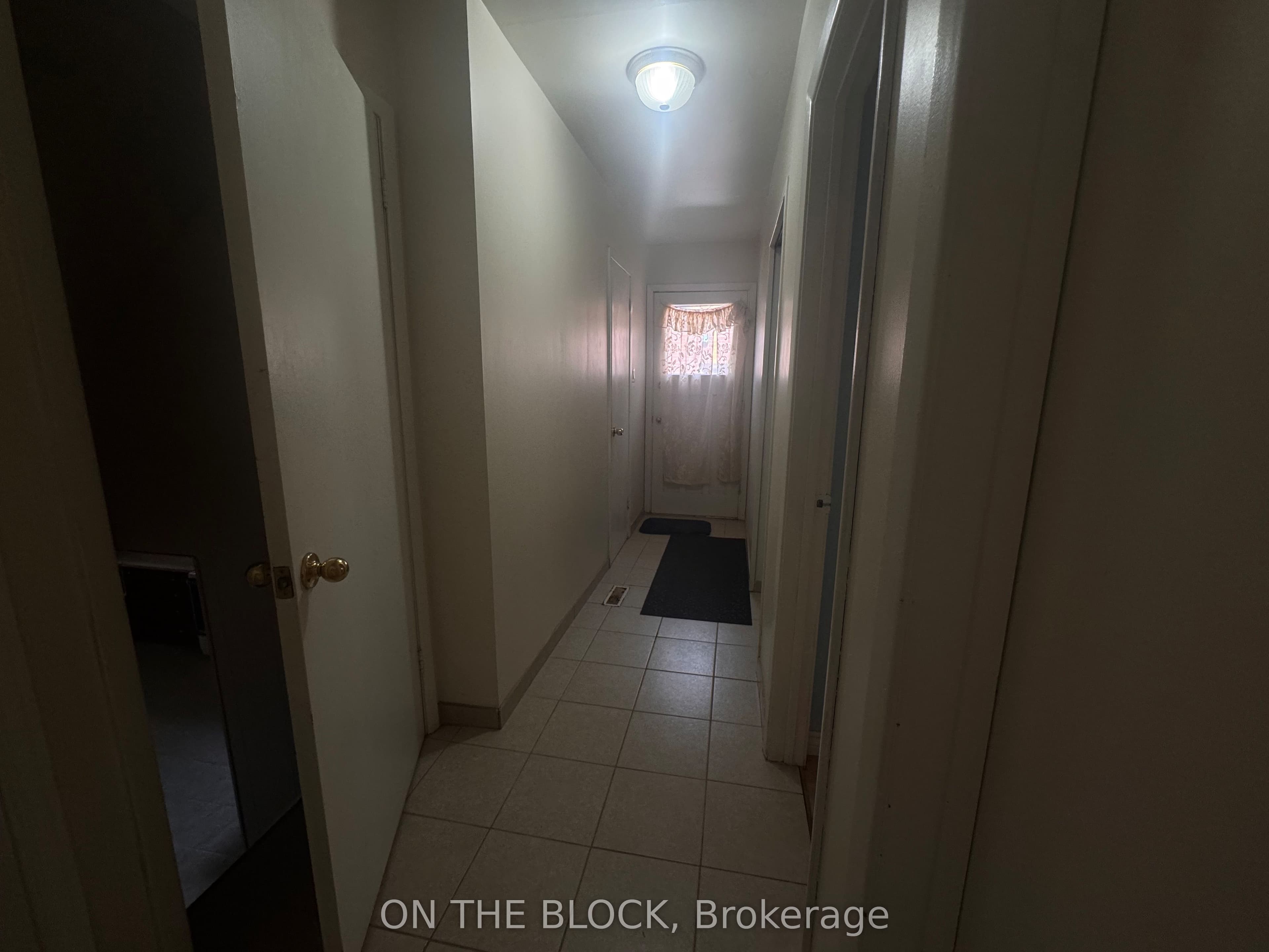 33 Harrington Crescent photo 1