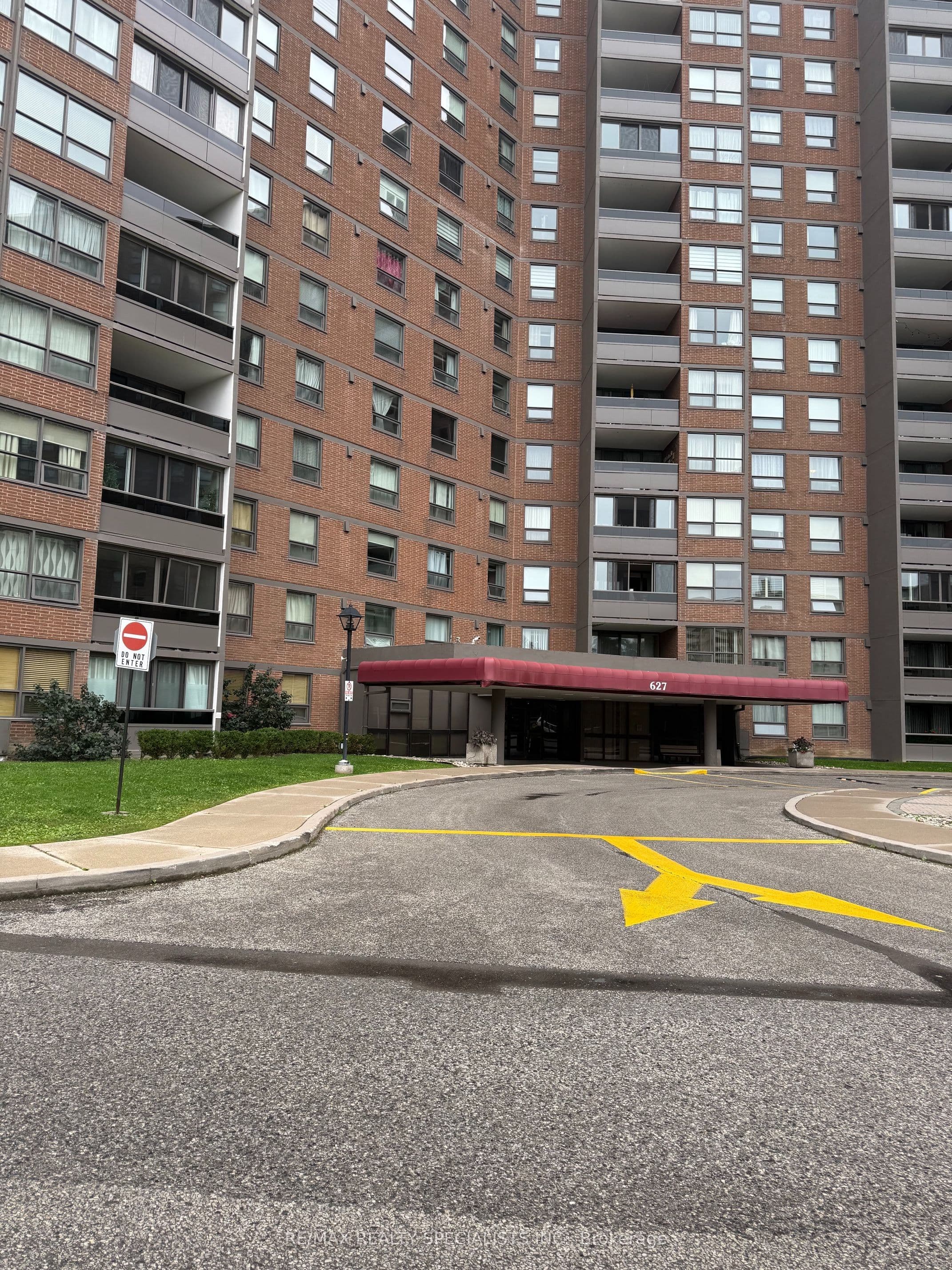 Unit 101 627 The West Mall N/A photo 1