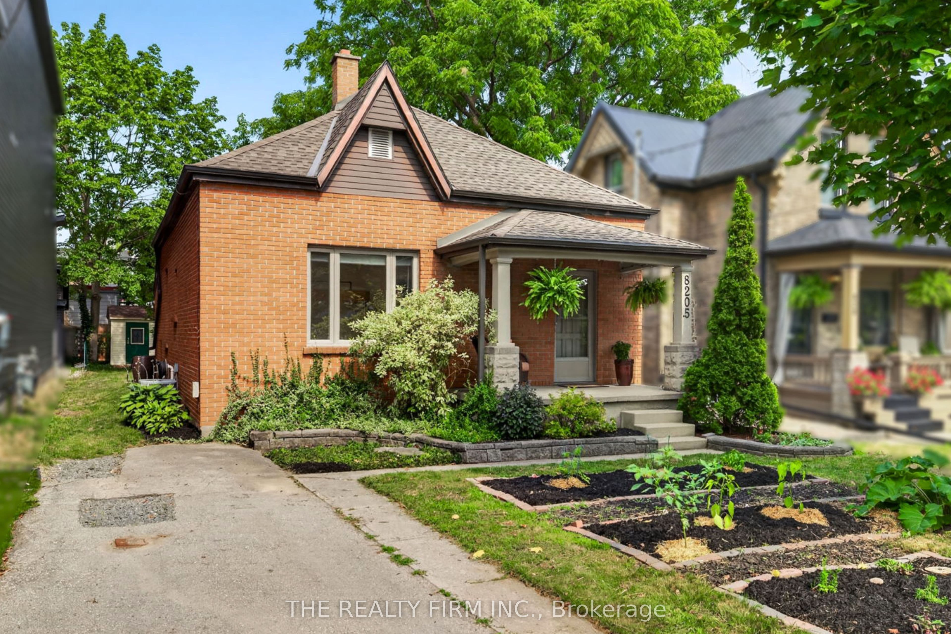 820.5 Maitland Street photo 1