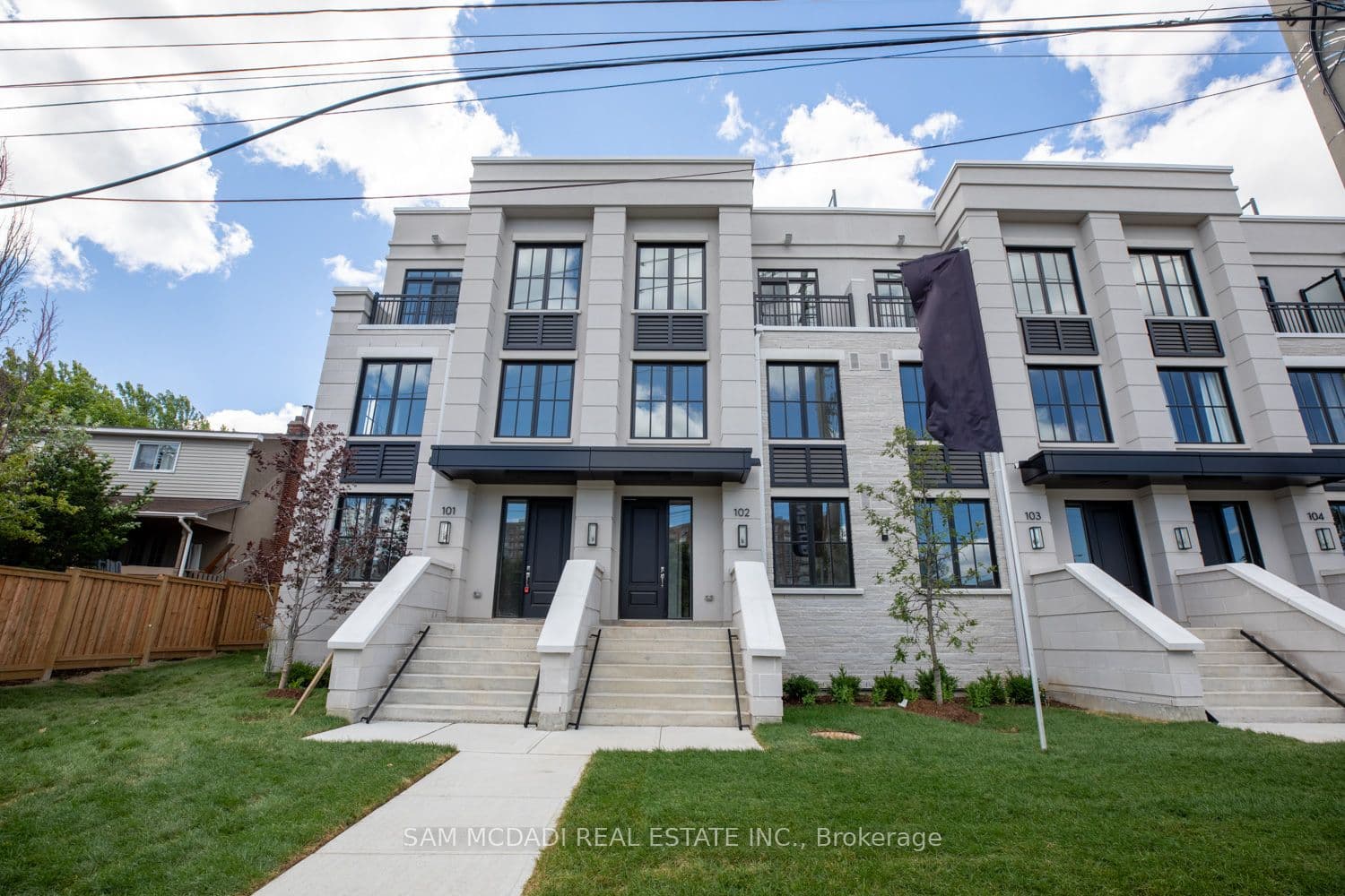 Unit 102 1180 Cawthra Road photo 1