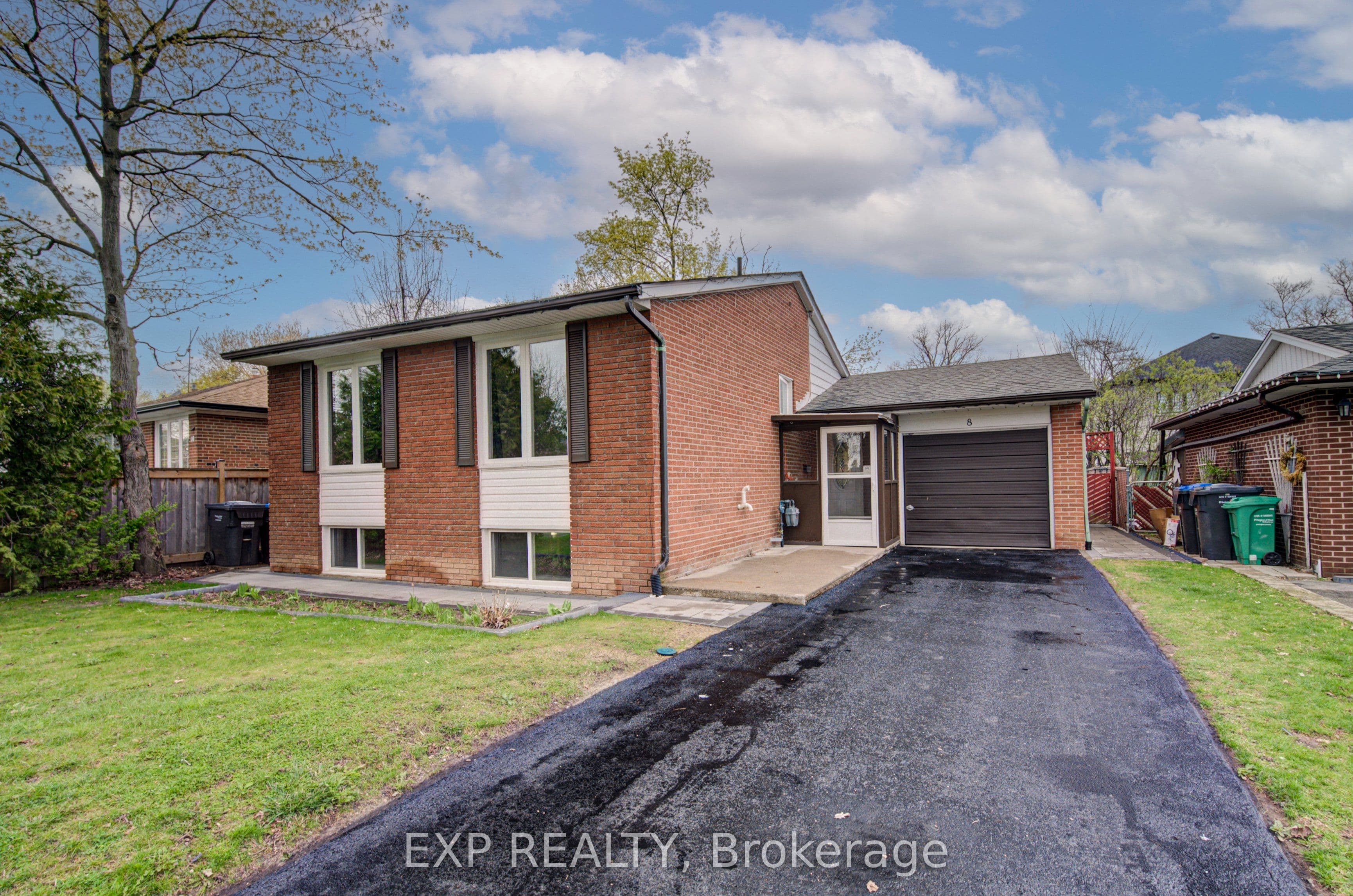 8 Sanford Crescent photo 1