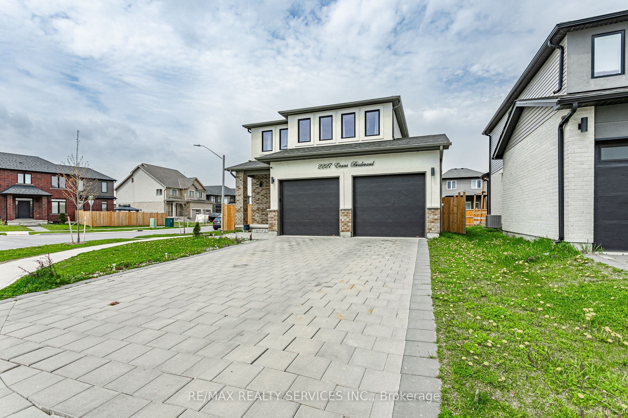 2227 Evans Boulevard photo 1
