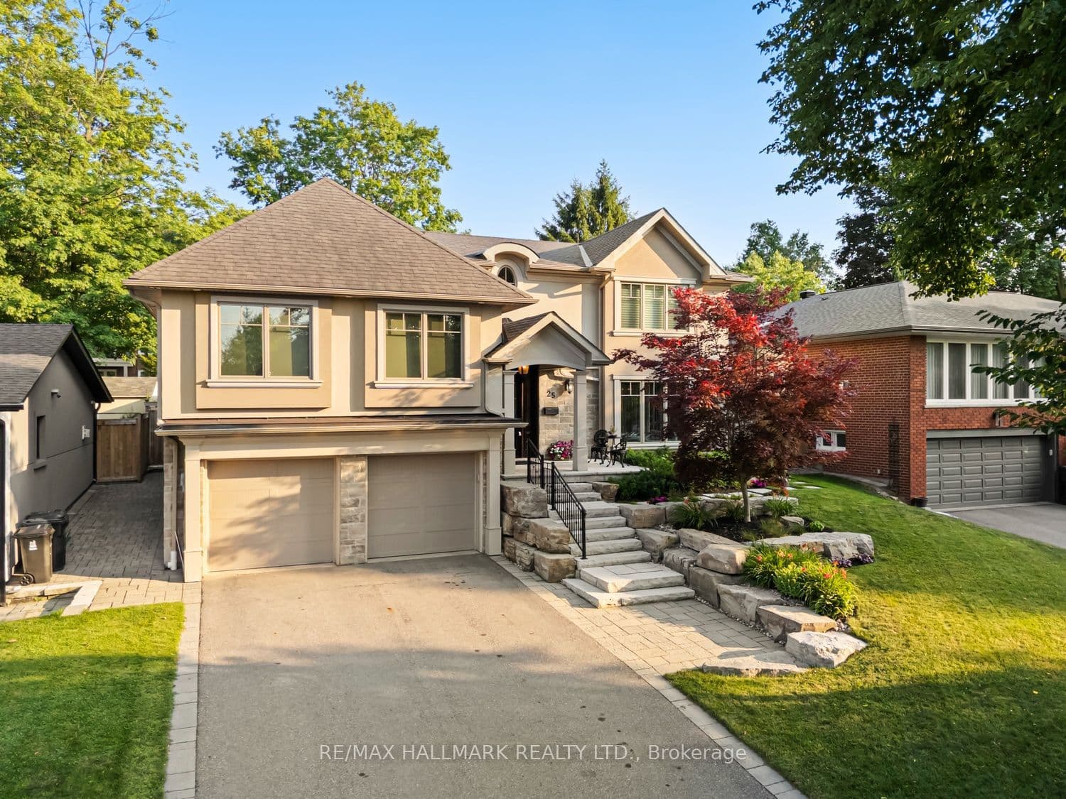 25 Queensborough Crescent photo 1