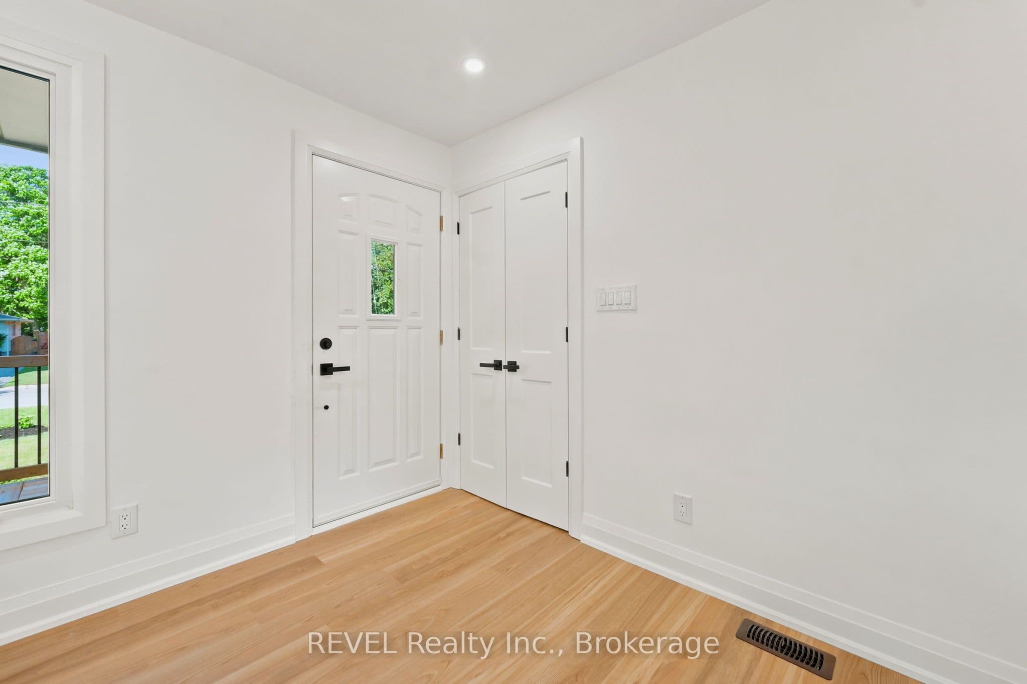 72 Prince Charles Drive photo 1