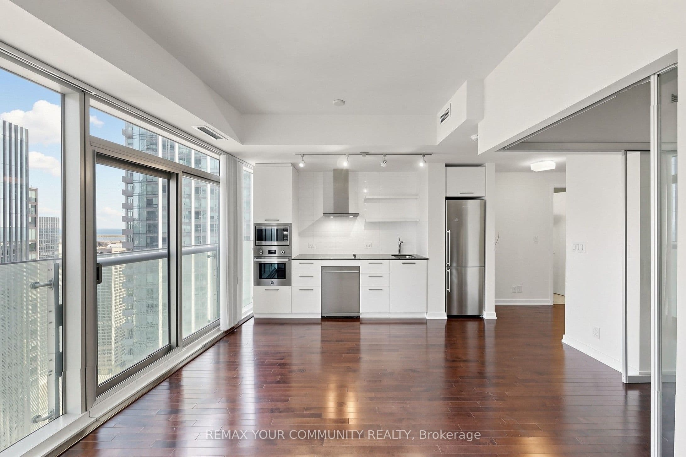 Unit 3901 12 York Street photo 1