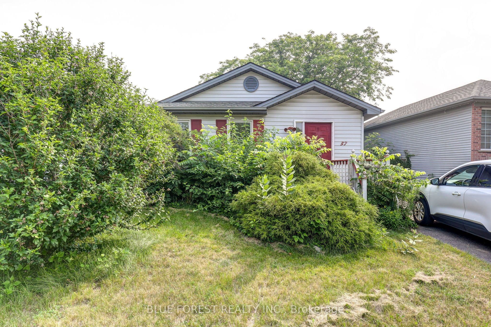 37 MELANIE Drive photo 1