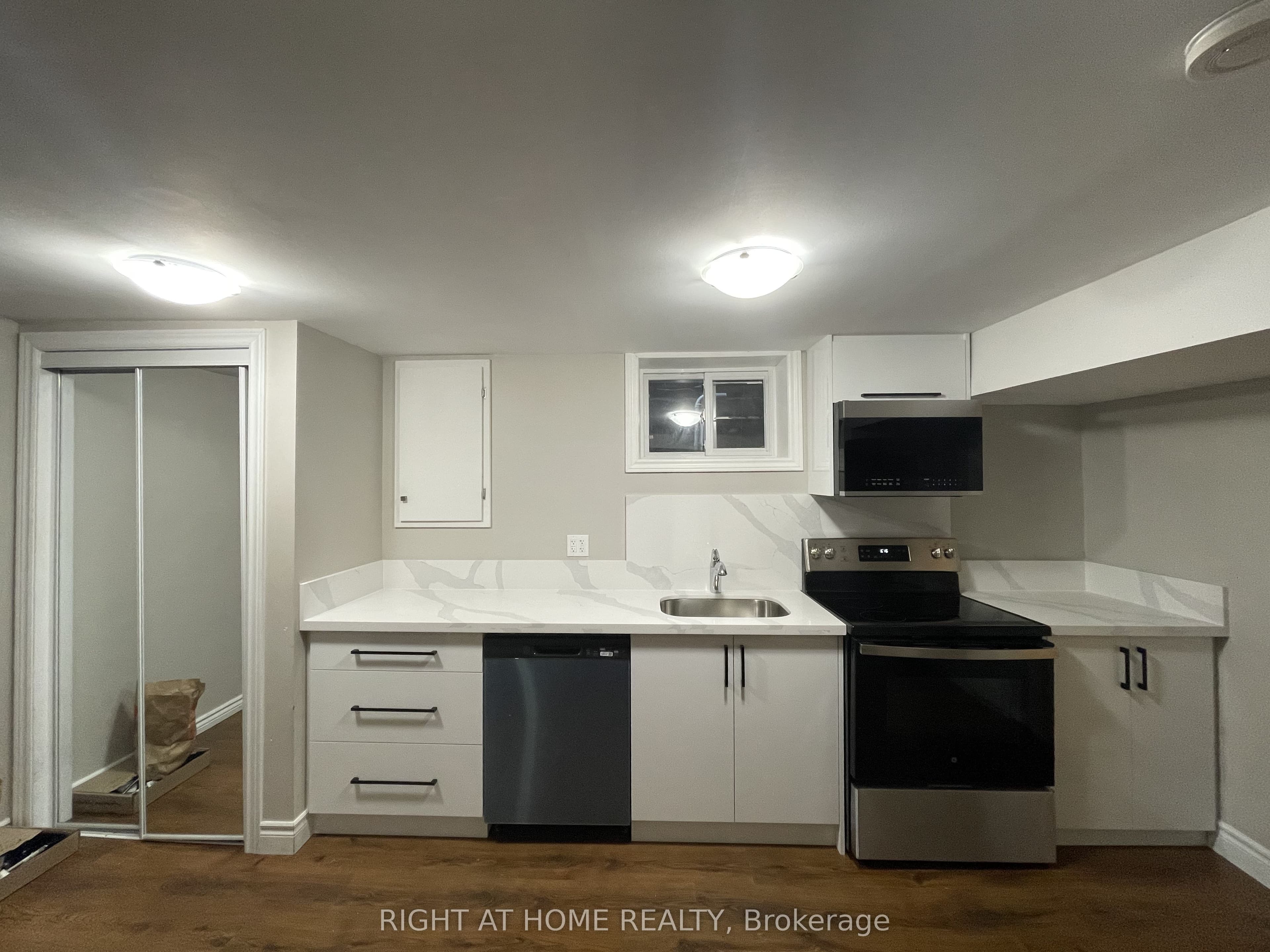 Unit B 1311 Davenport Road photo 1