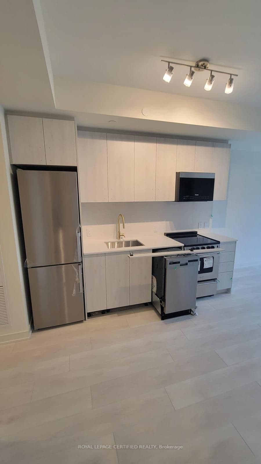 Unit 212 8010 Derry Road photo 1