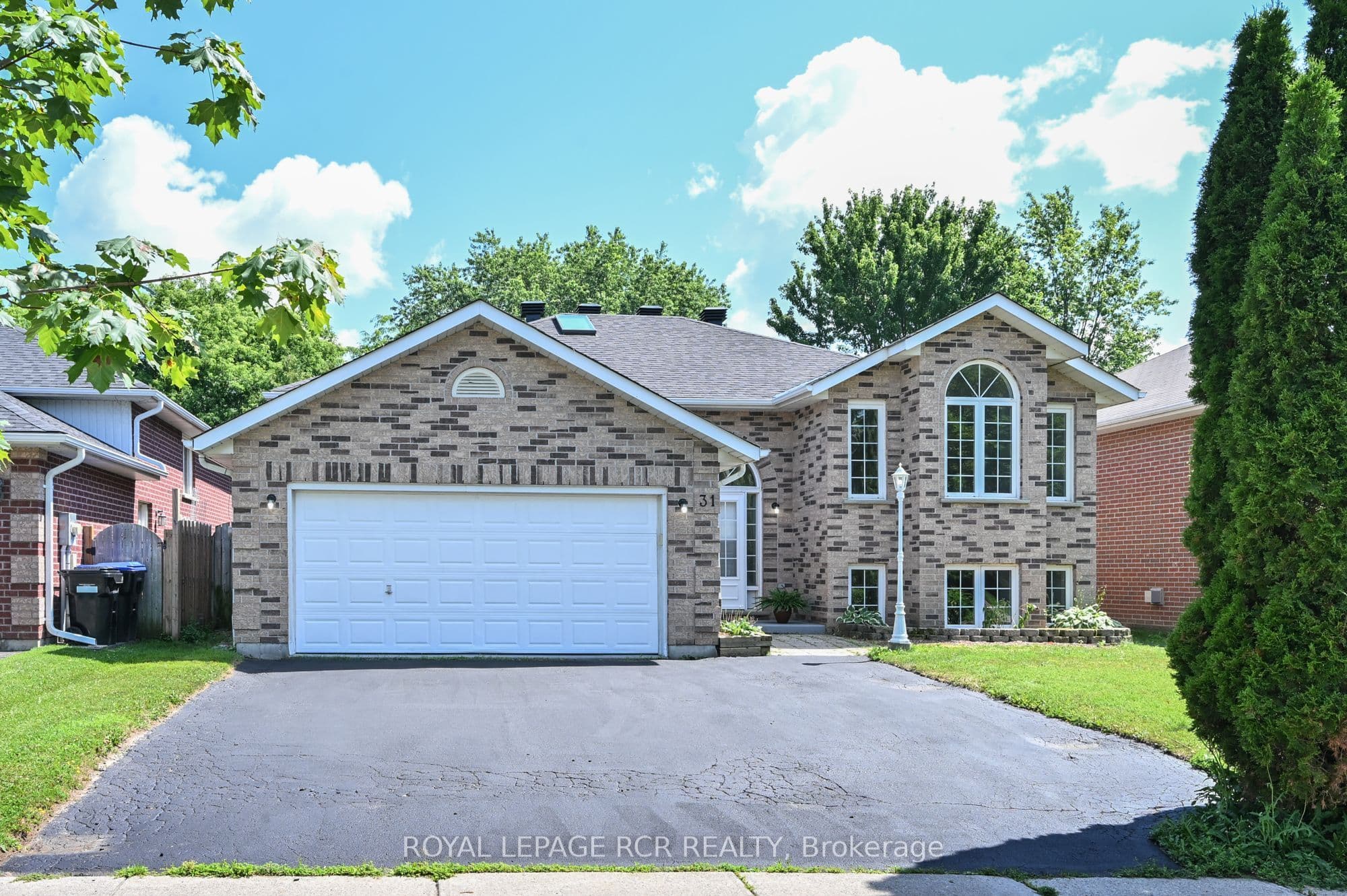 31 English Drive photo 1